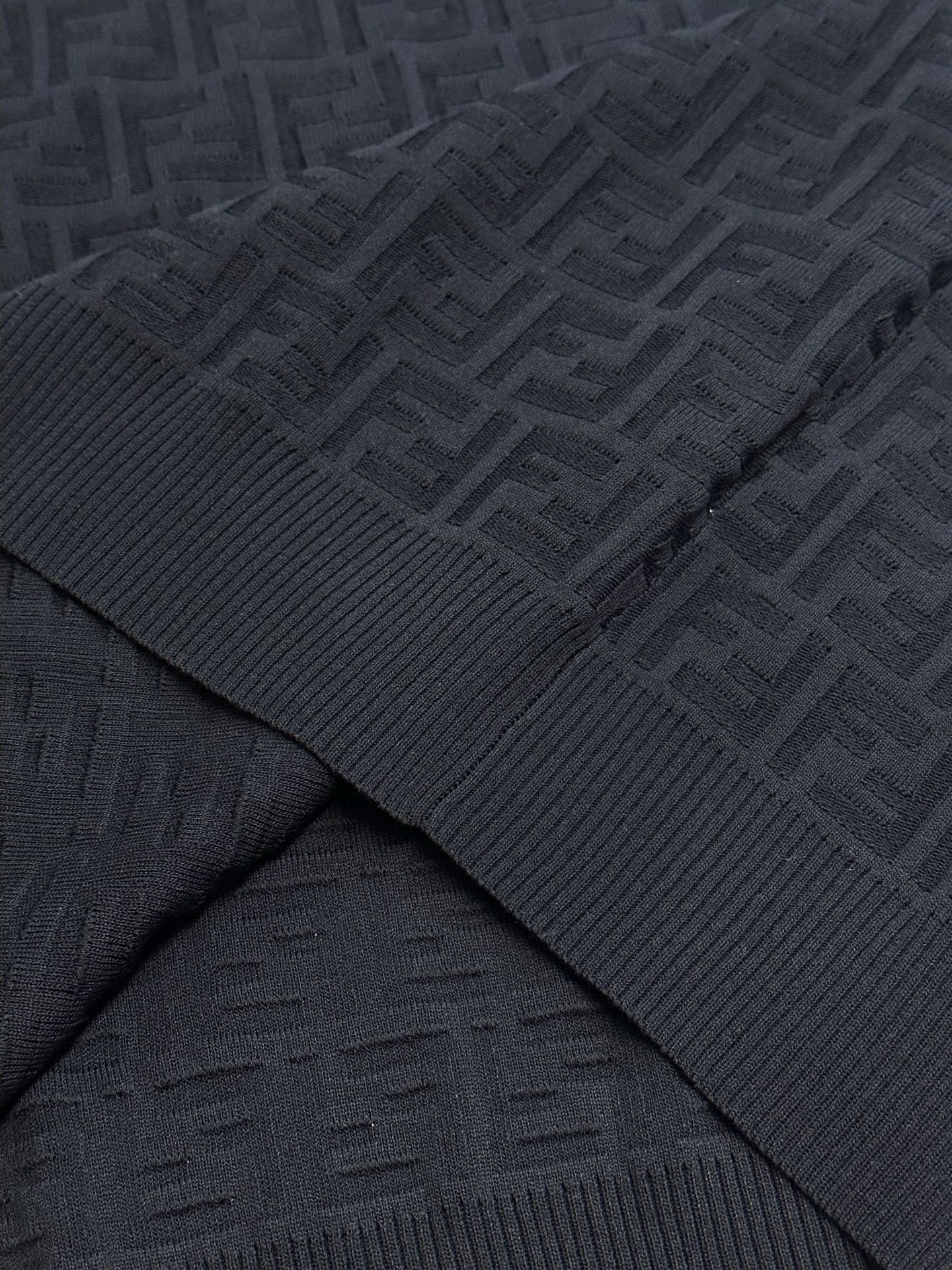 FENDI Black FF Cotton and Viscose Fiber Sweater (FZXD57AUZRF0GME）