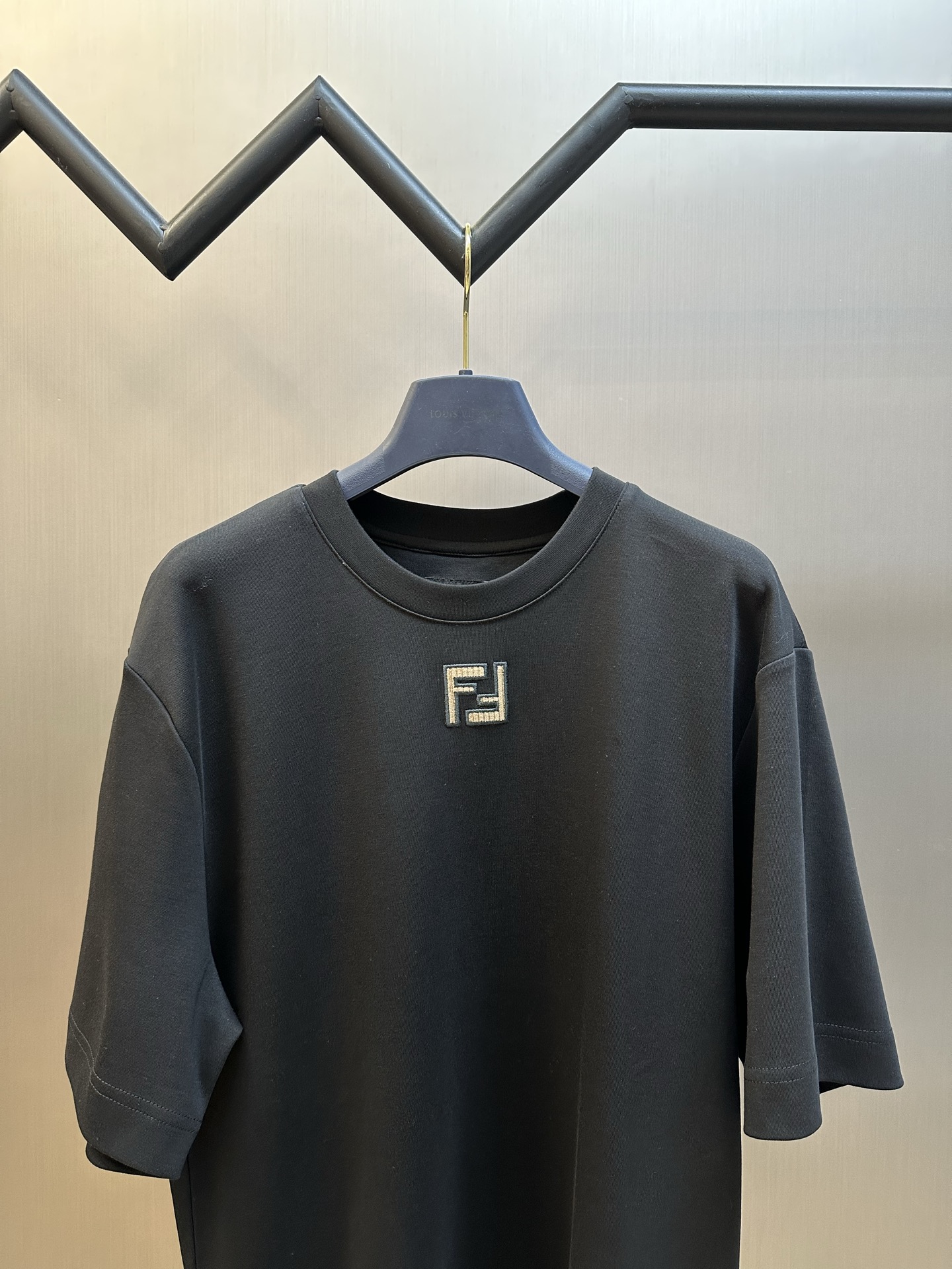 FENDI Double F Suede Embroidered Logo T-shirt (FY0936AW0RF1UL6）