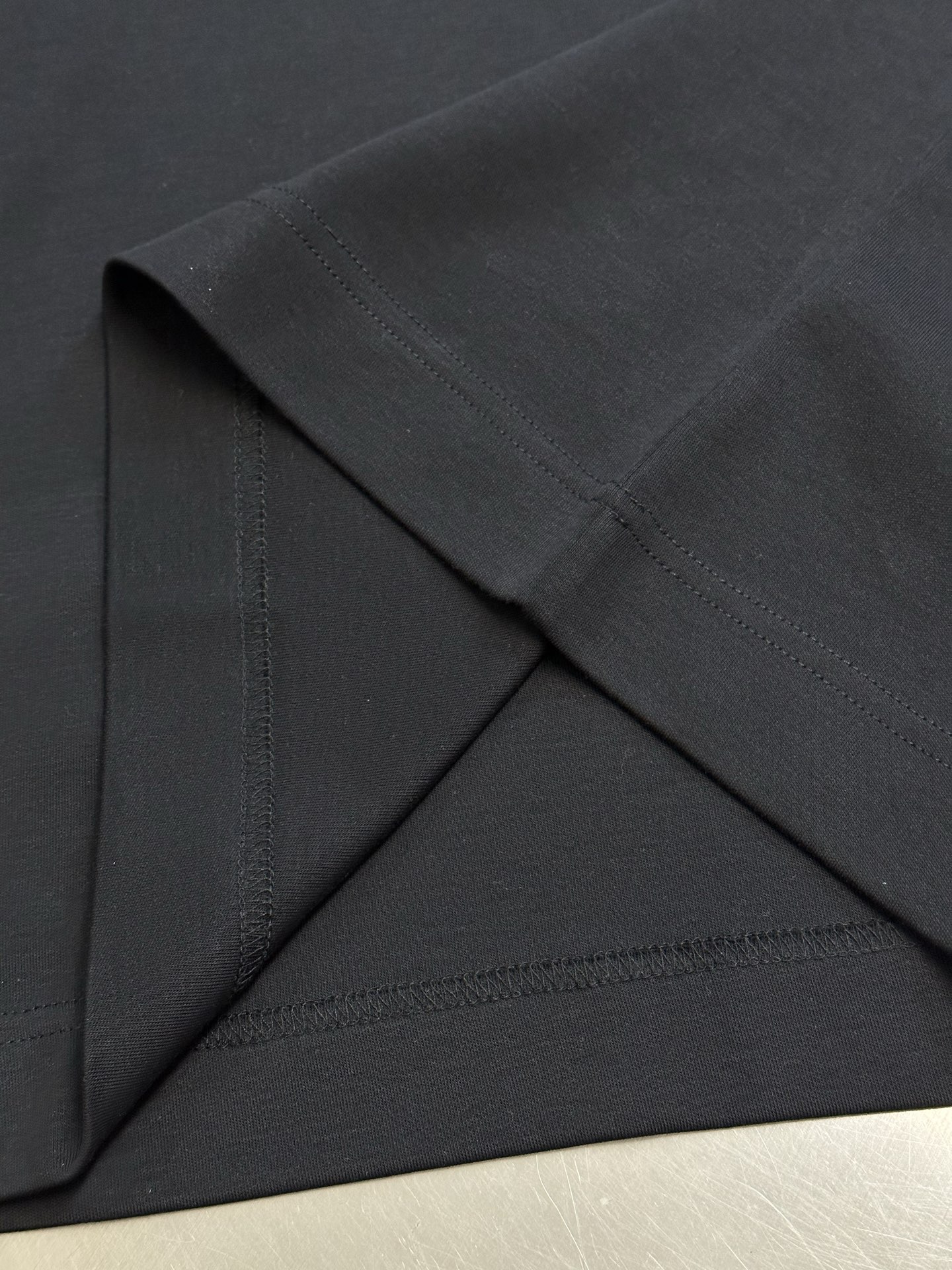 FENDI Double F Suede Embroidered Logo T-shirt (FY0936AW0RF1UL6）