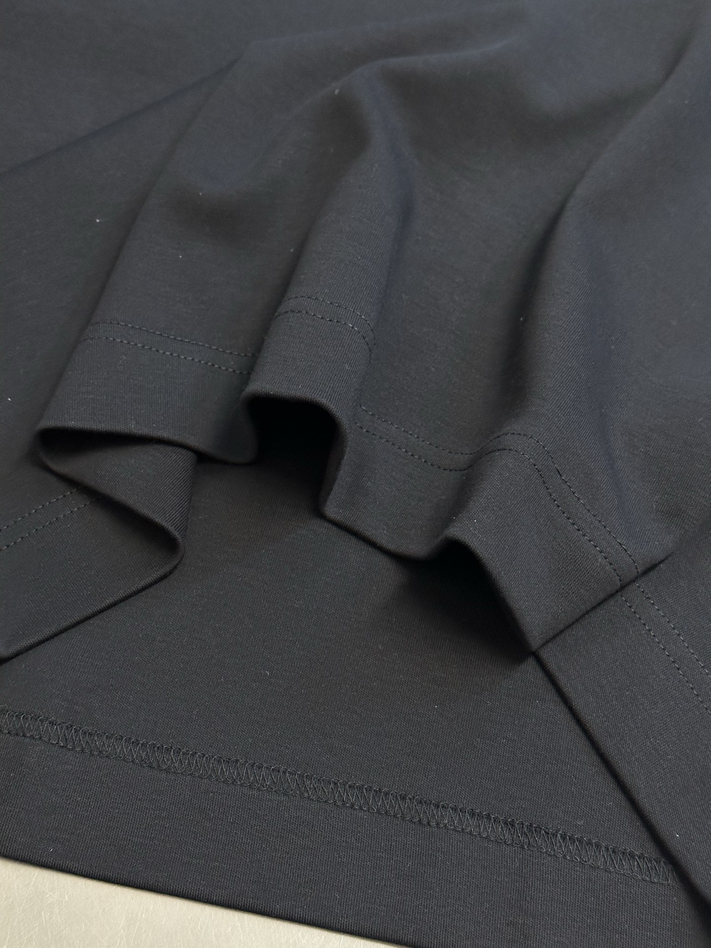 FENDI Double F Suede Embroidered Logo T-shirt (FY0936AW0RF1UL6）