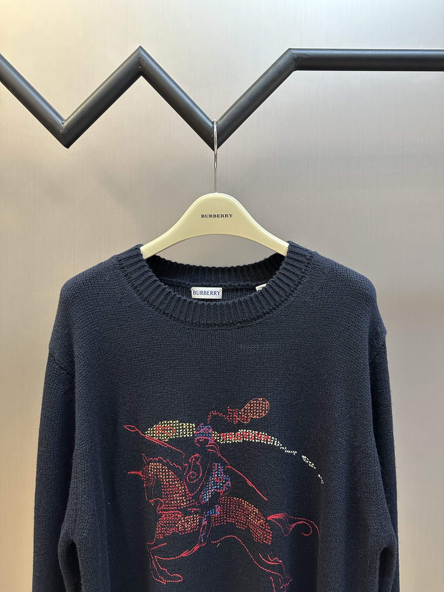 Burberry cross-stitched equestrian logo wool-blend knit sweater（81185971）