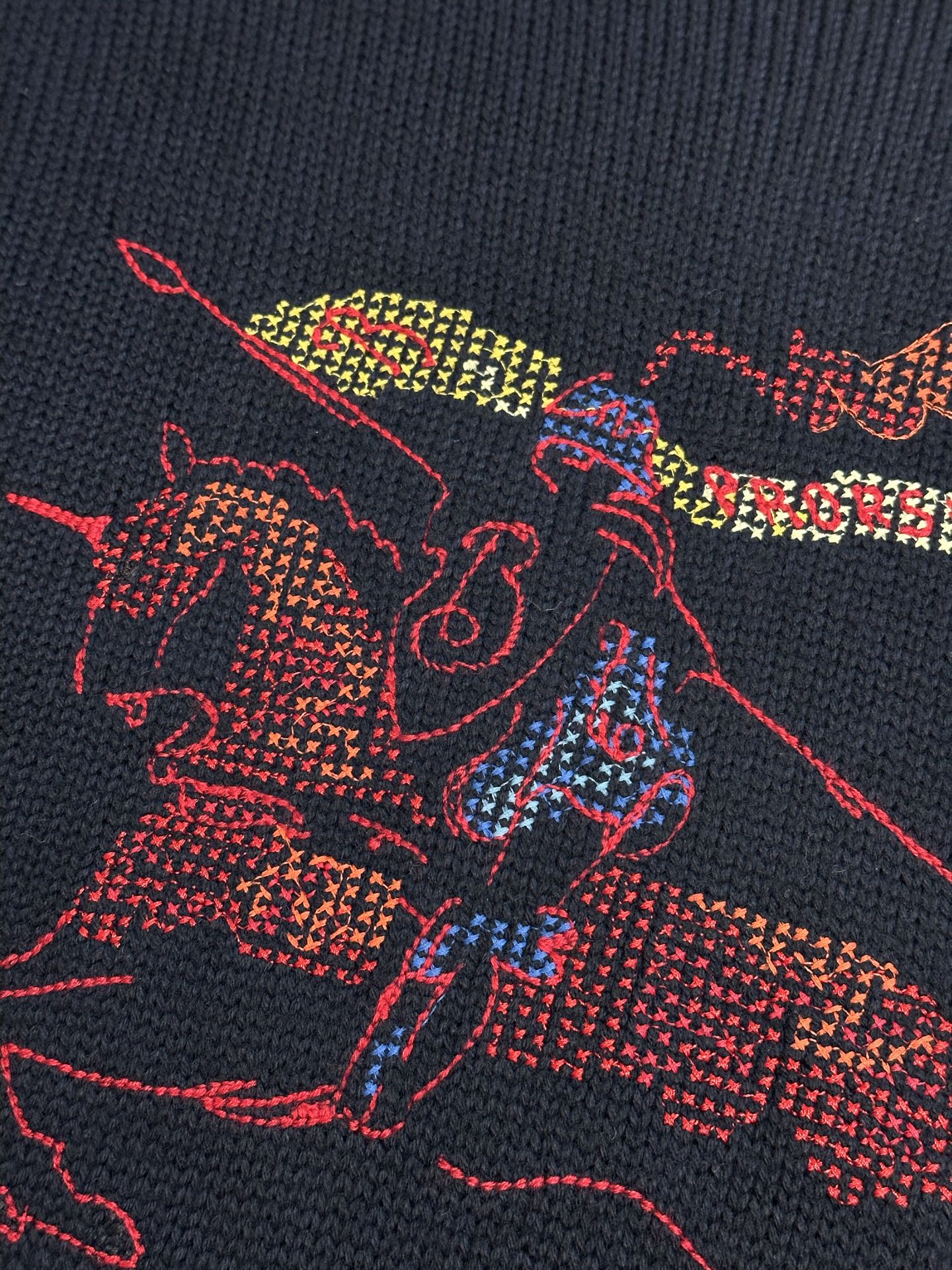 Burberry cross-stitched equestrian logo wool-blend knit sweater（81185971）