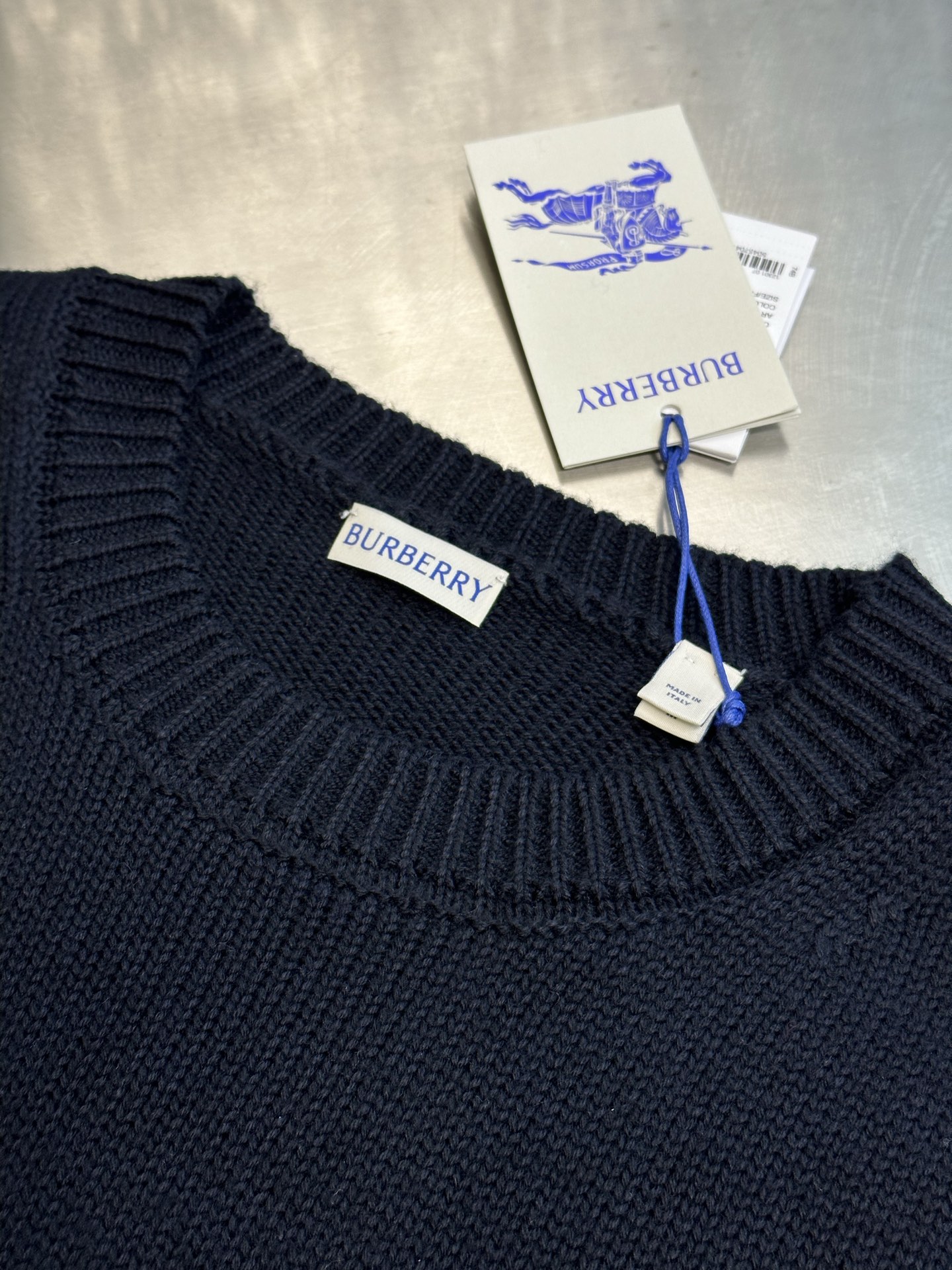 Burberry cross-stitched equestrian logo wool-blend knit sweater（81185971）