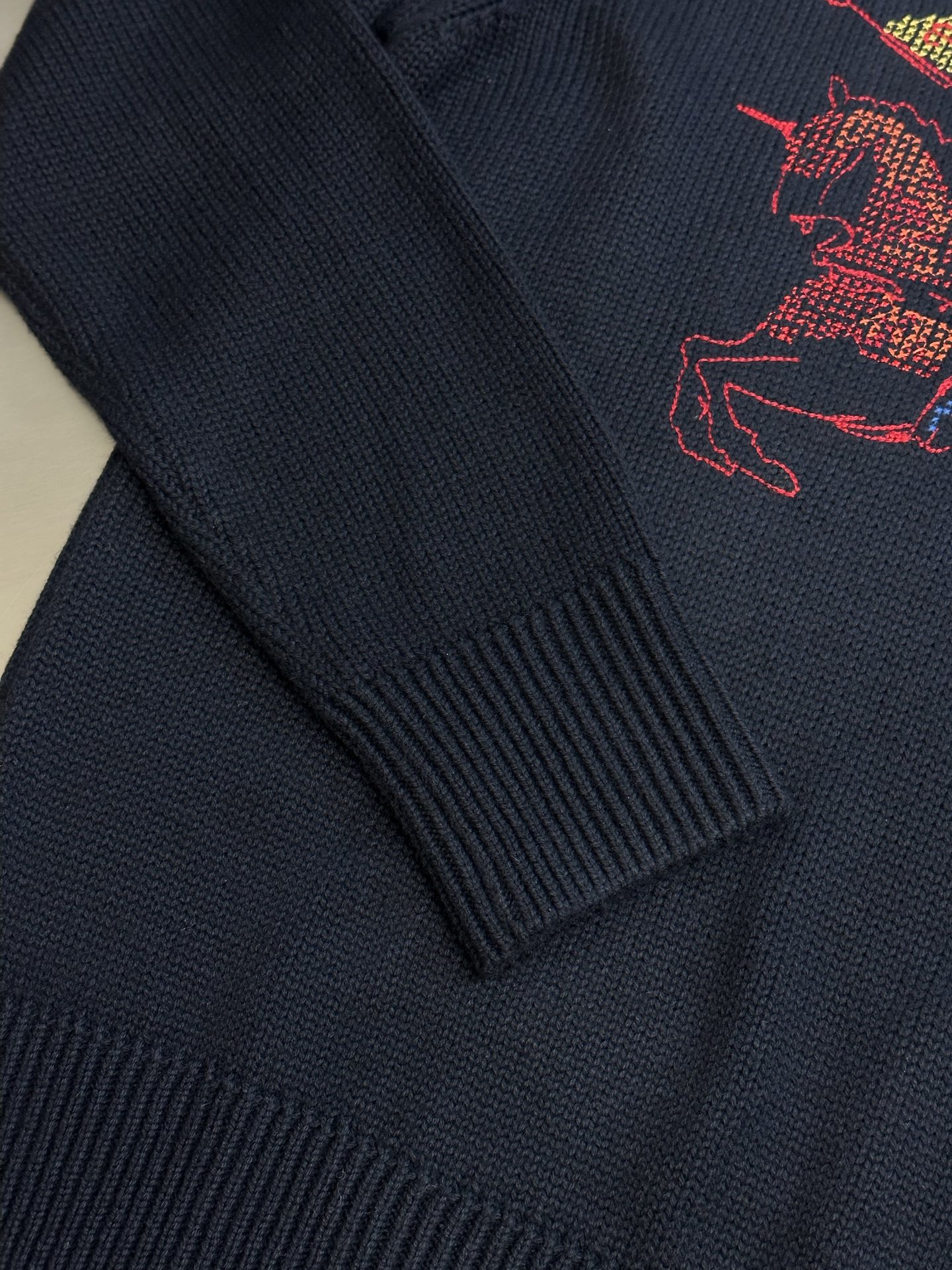 Burberry cross-stitched equestrian logo wool-blend knit sweater（81185971）