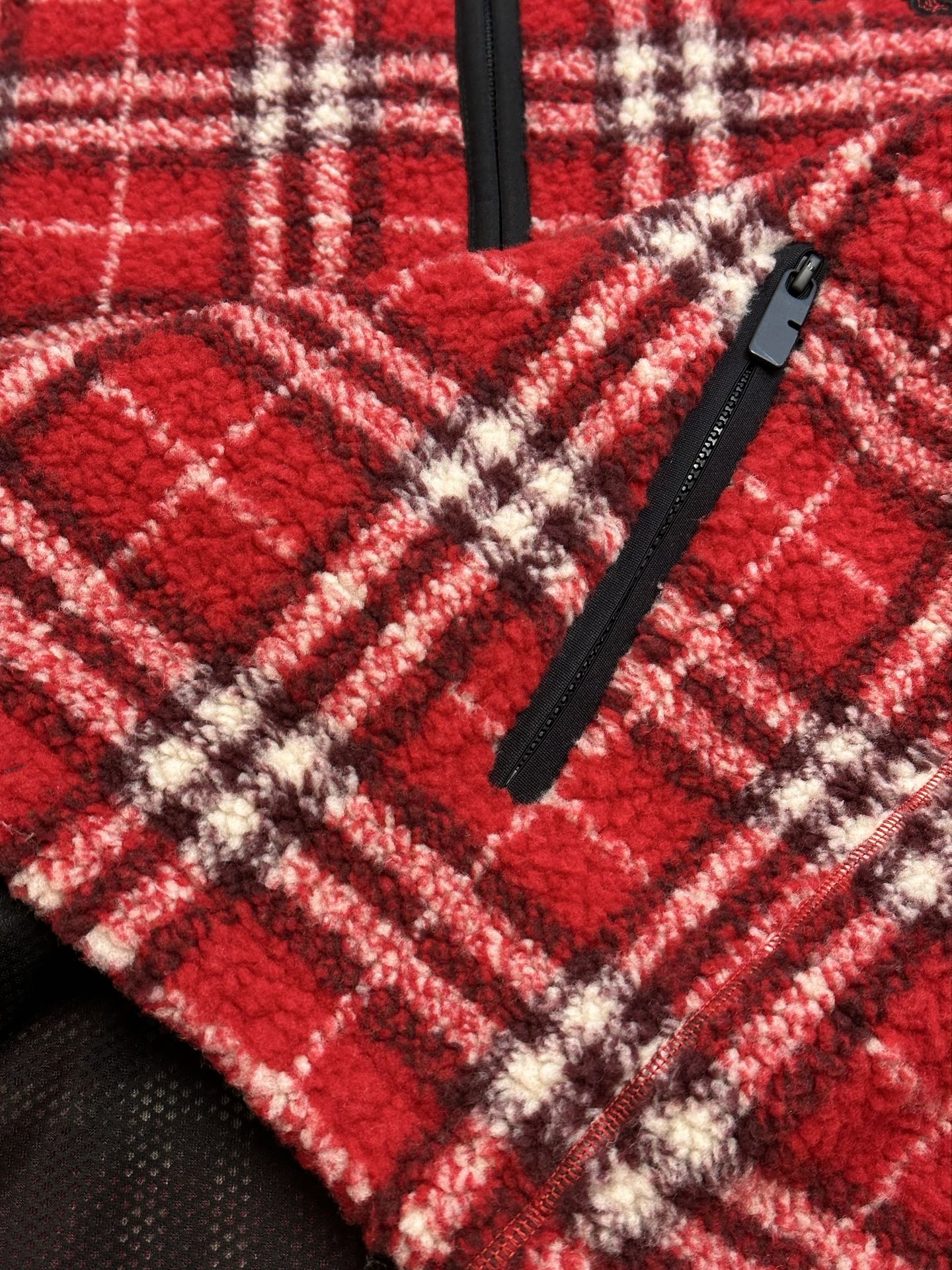 BURBERRY Check Wool Cashmere Blend Fleece in Crayon red（81225021）