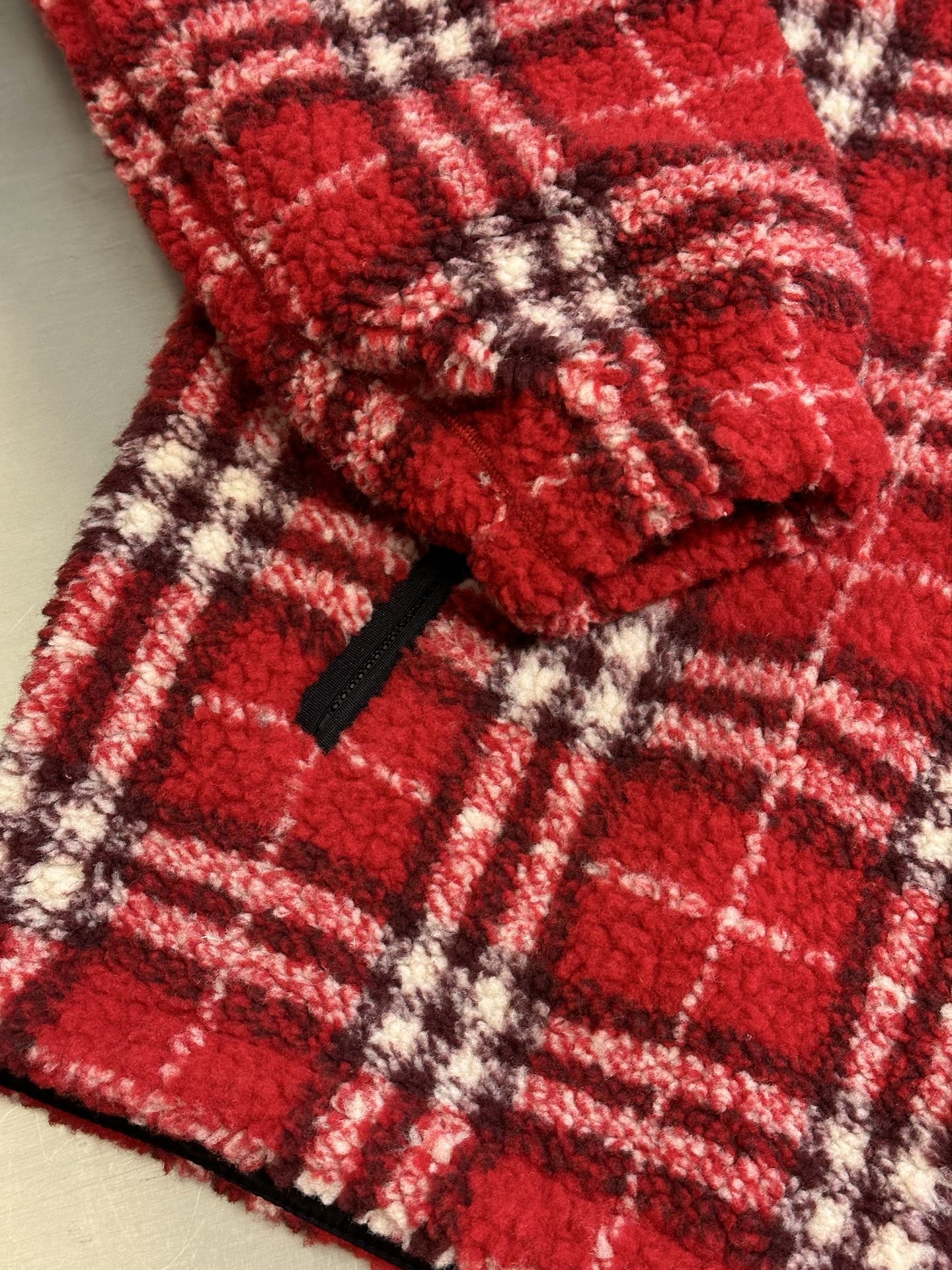 BURBERRY Check Wool Cashmere Blend Fleece in Crayon red（81225021）