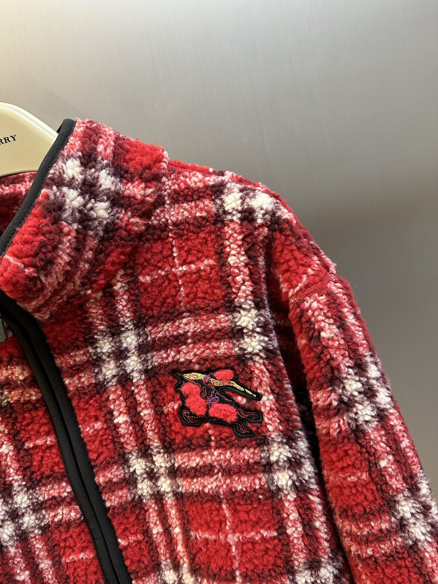 BURBERRY Check Wool Cashmere Blend Fleece in Crayon red（81225021）