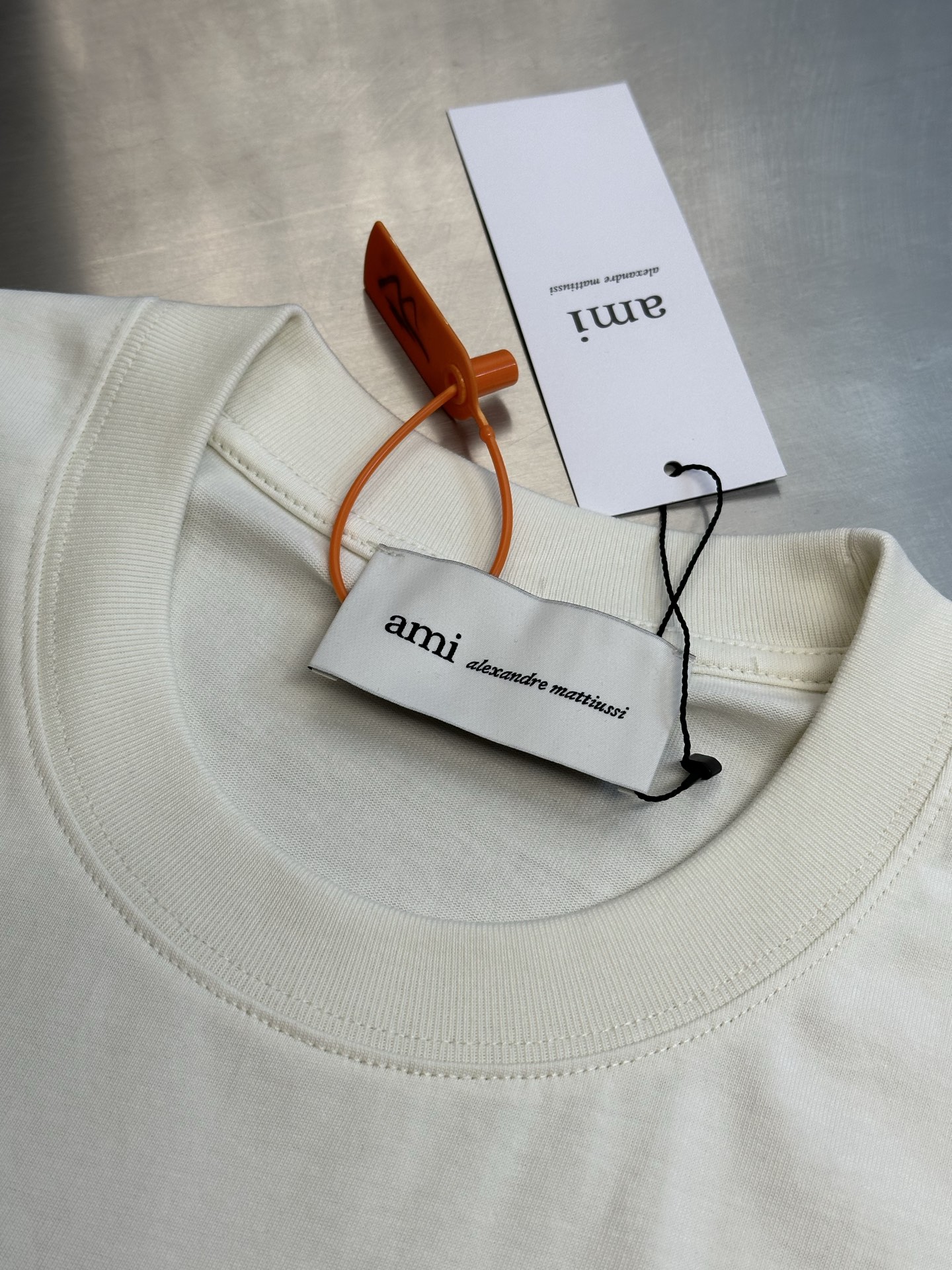 AMI PARIS SS26 PLACE DES VICTOIRS TEE（UTS387726）