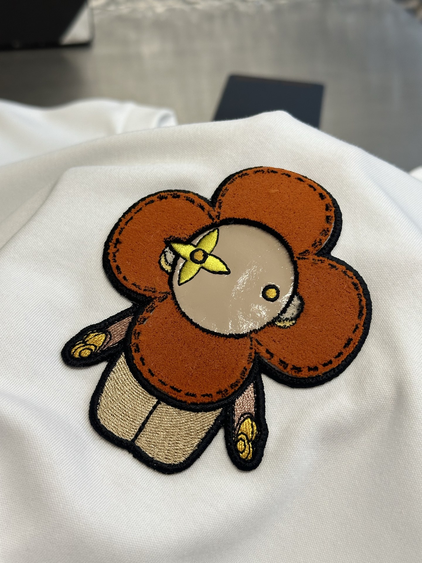 Louis Vuitton VIVIENNE Appliqué T-shirt（1AJHFY）