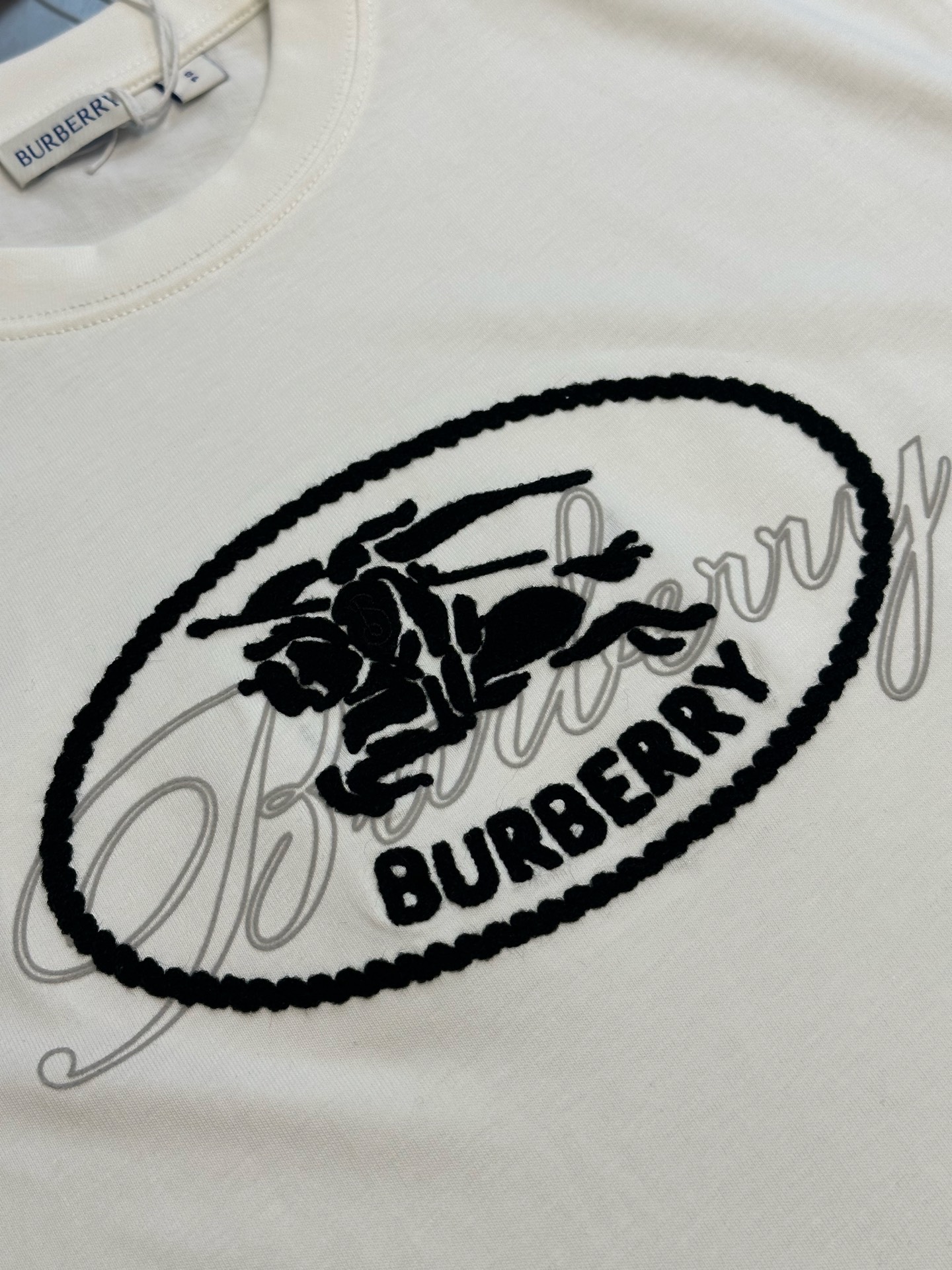 Burberry Knight's Emblem Cotton T-Shirt（81258231）