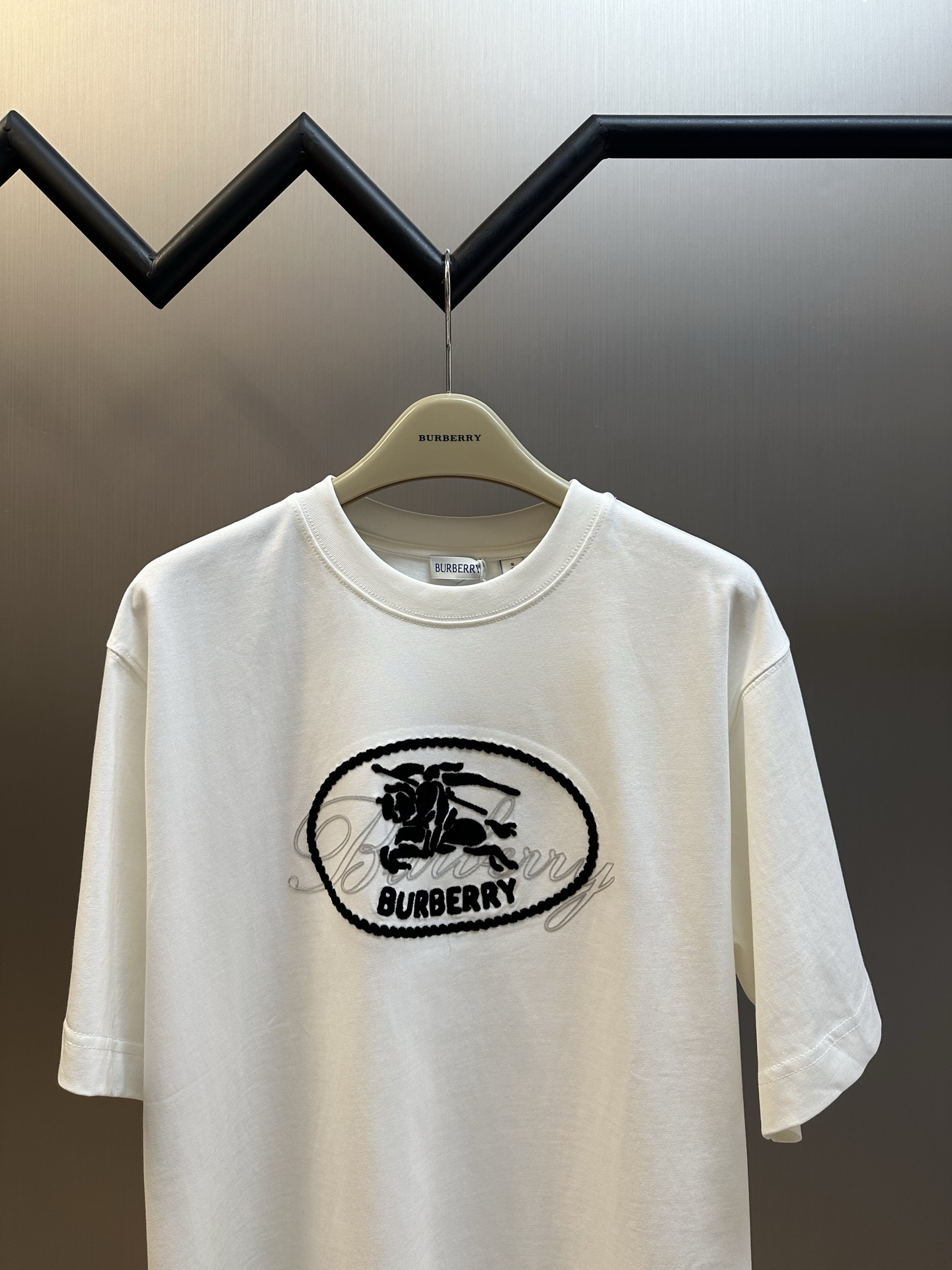 Burberry Knight's Emblem Cotton T-Shirt（81258231）