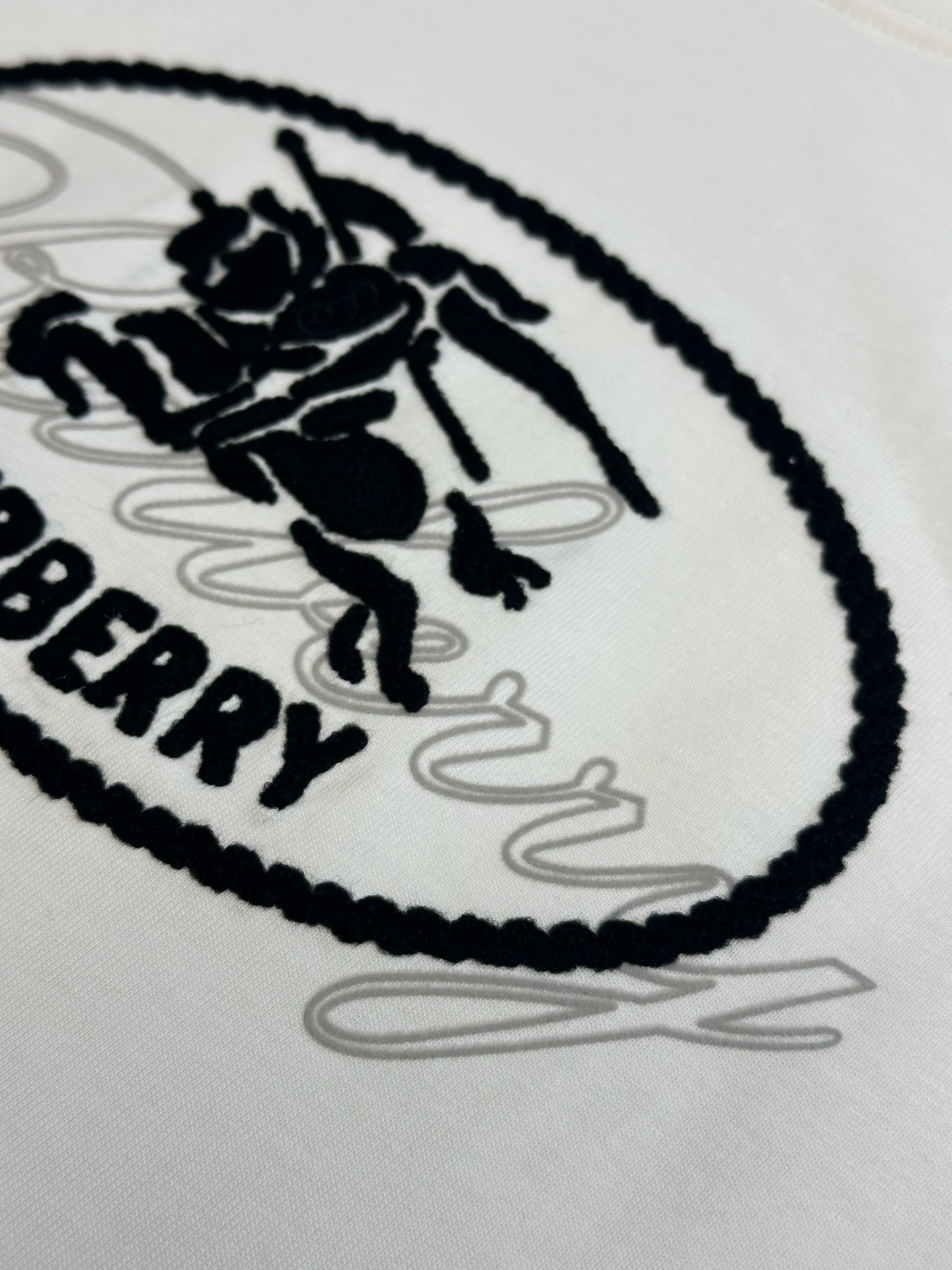 Burberry Knight's Emblem Cotton T-Shirt（81258231）