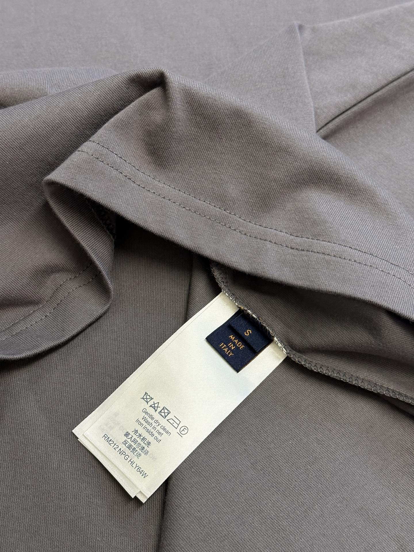 Louis Vuitton Embossed LV T-shirt（1AJAYN）