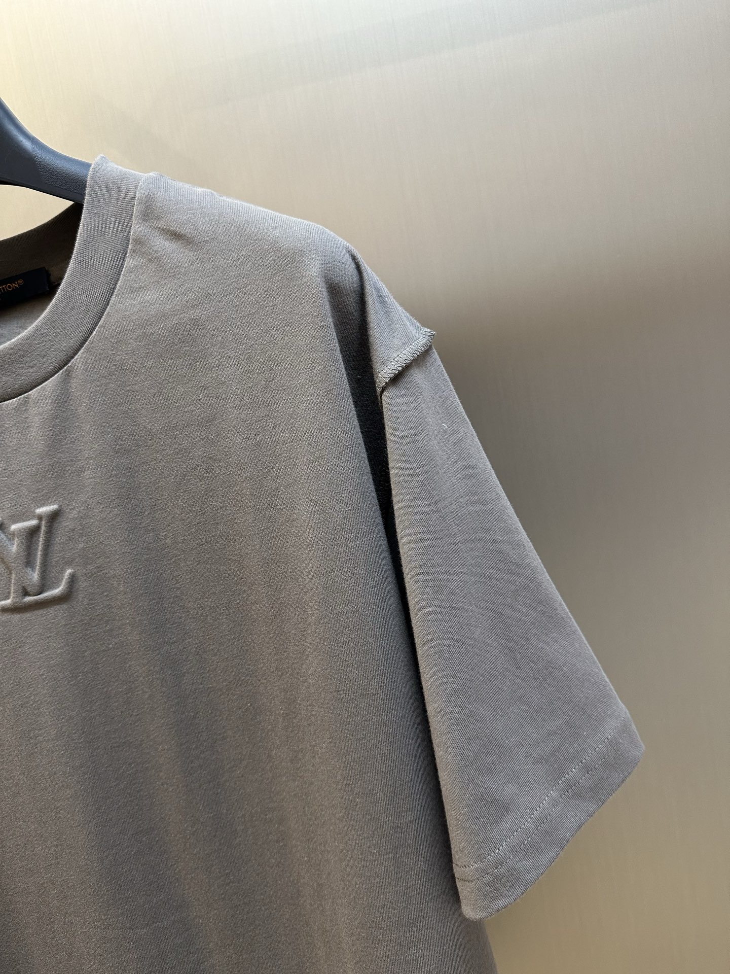 Louis Vuitton Embossed LV T-shirt（1AJAYN）
