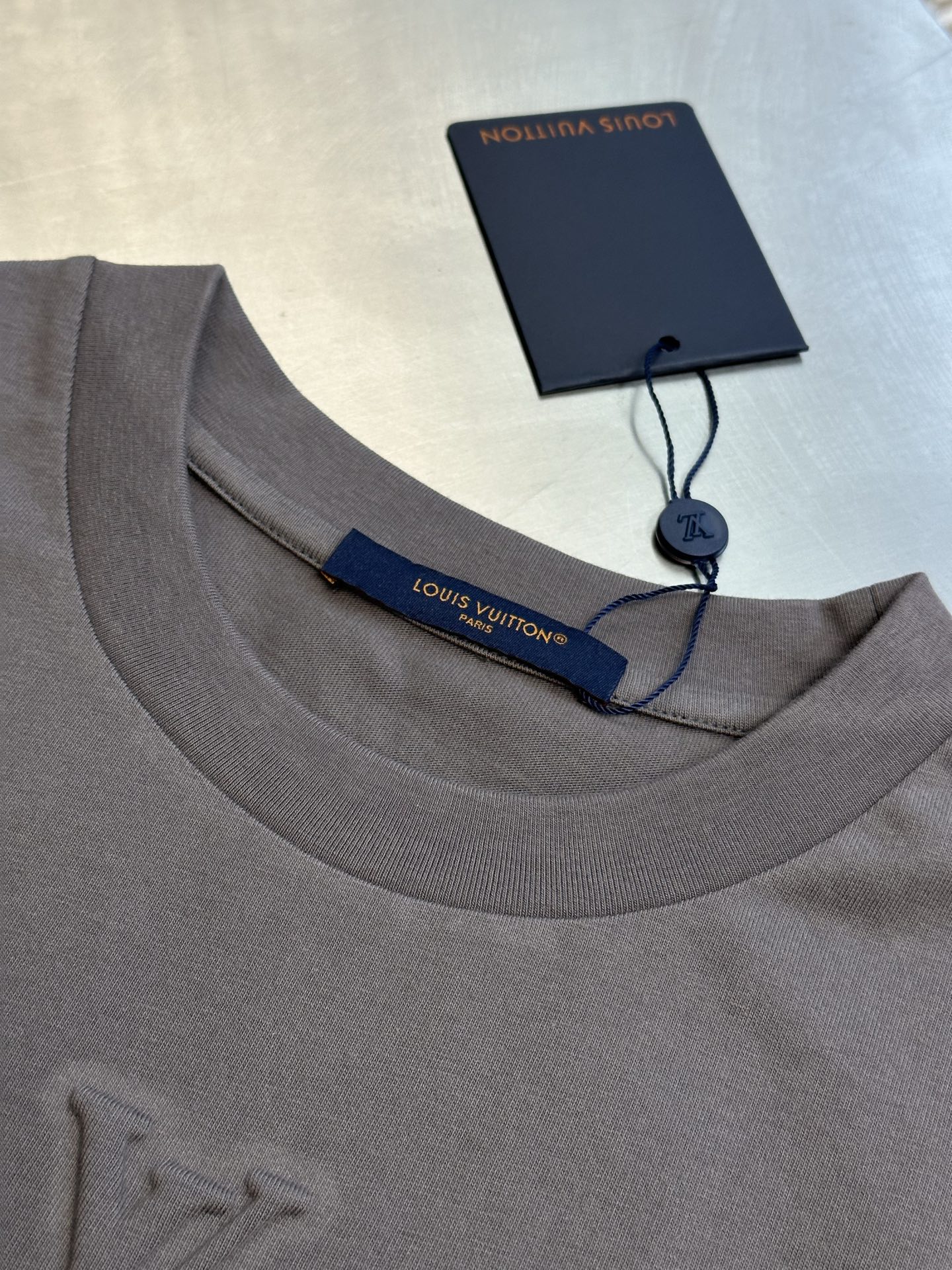 Louis Vuitton Embossed LV T-shirt（1AJAYN）