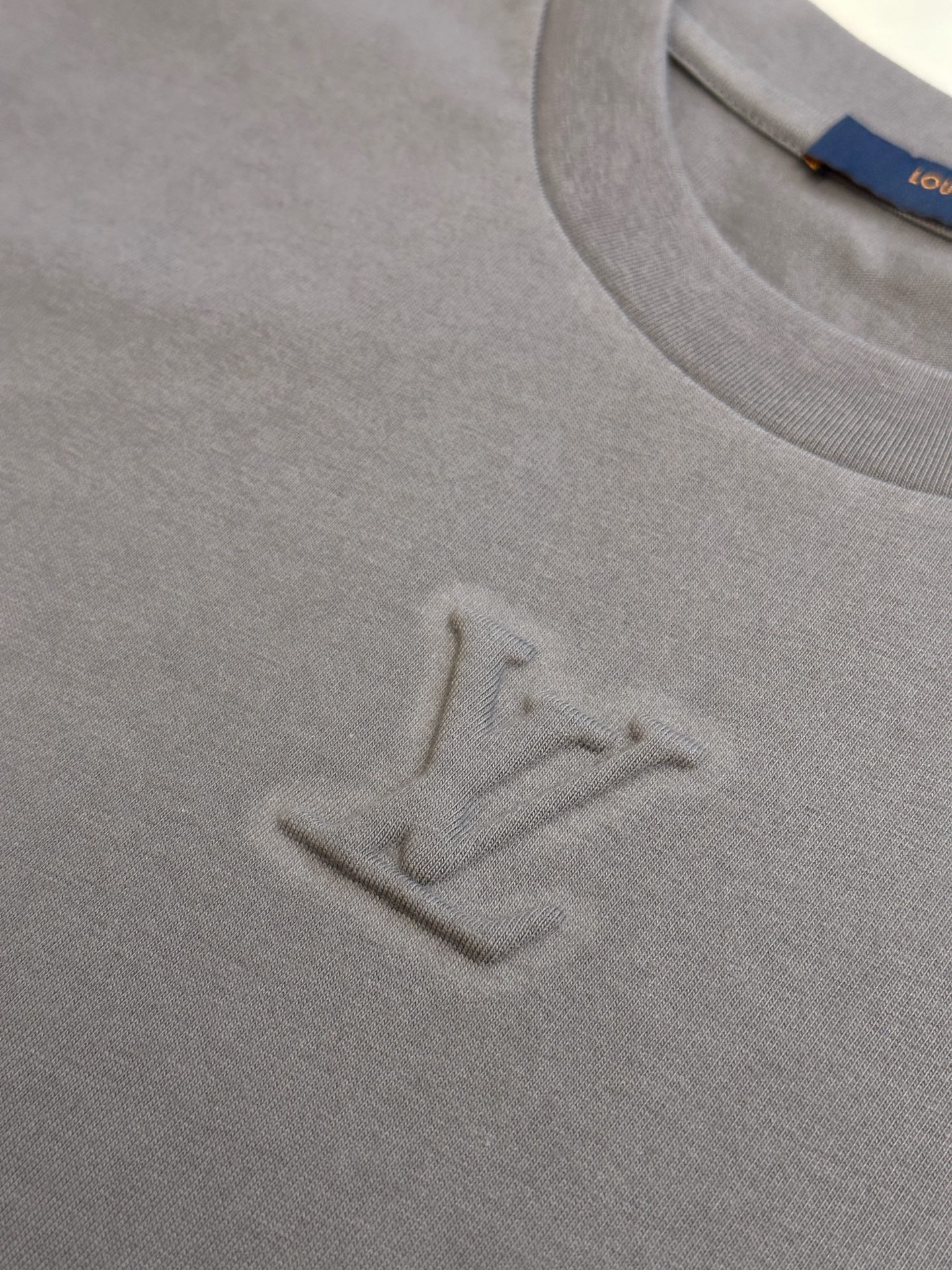 Louis Vuitton Embossed LV T-shirt（1AJAYN）
