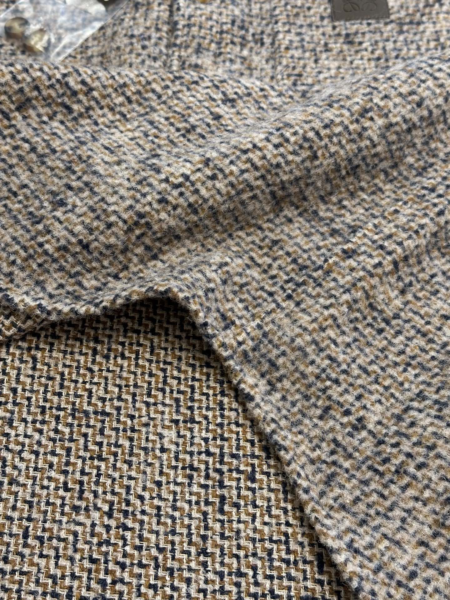 LOEWE wool and alpaca blend coat and shirt, beige(H526Y02X55-6853）