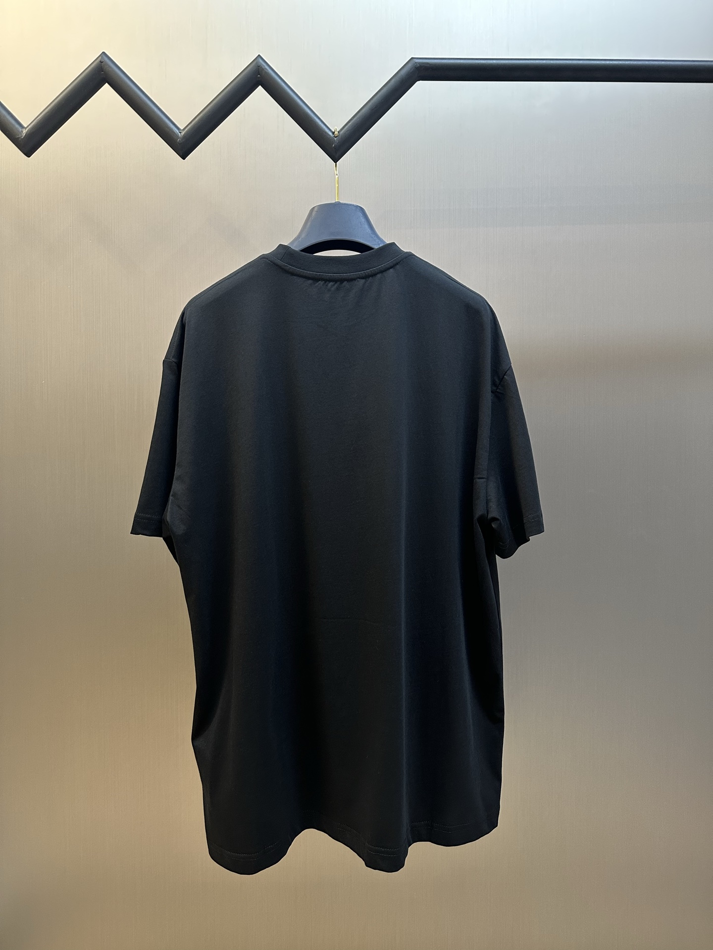 Prada logo-embroidered T-shirt (UJN982-SOOO-19FEF-0-009）