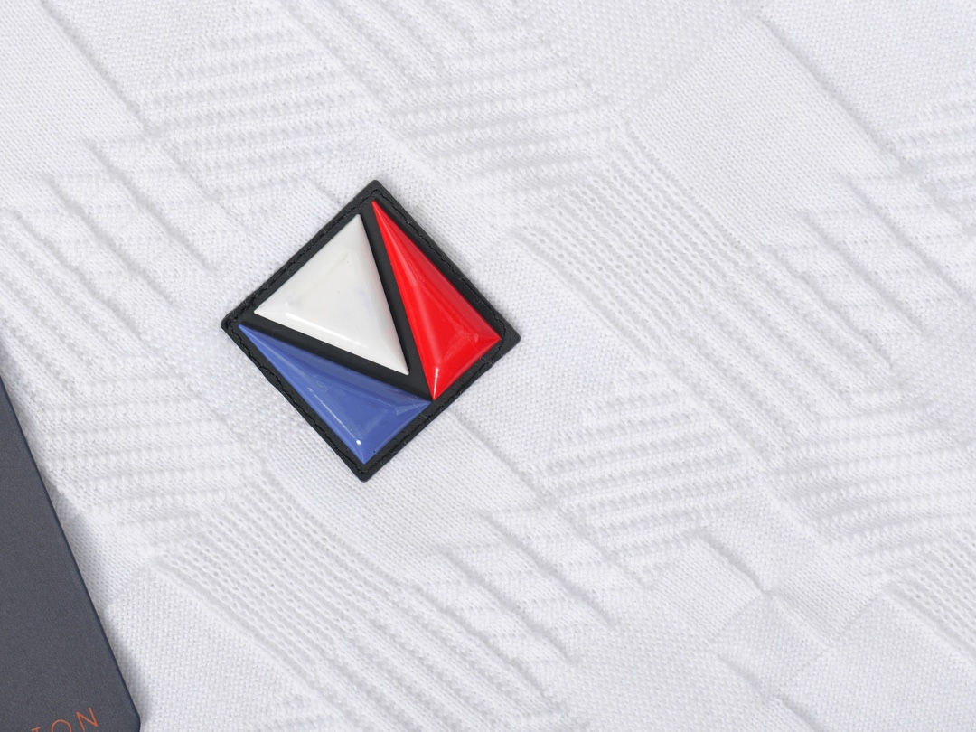 Louis Vuitton T-shirts（1AFVRT)