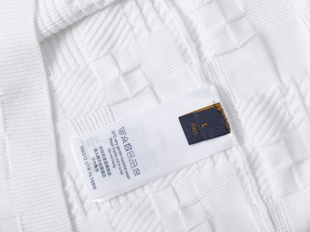 Louis Vuitton T-shirts（1AFVRT)