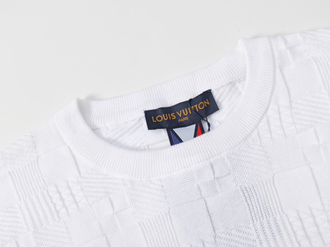 Louis Vuitton T-shirts（1AFVRT)