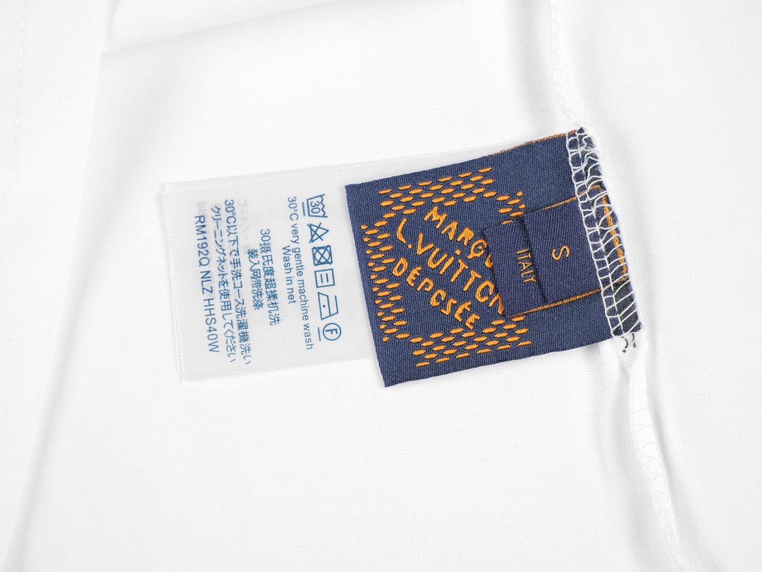 Louis Vuitton Glow Signature T-Shirt（1AHIL7）