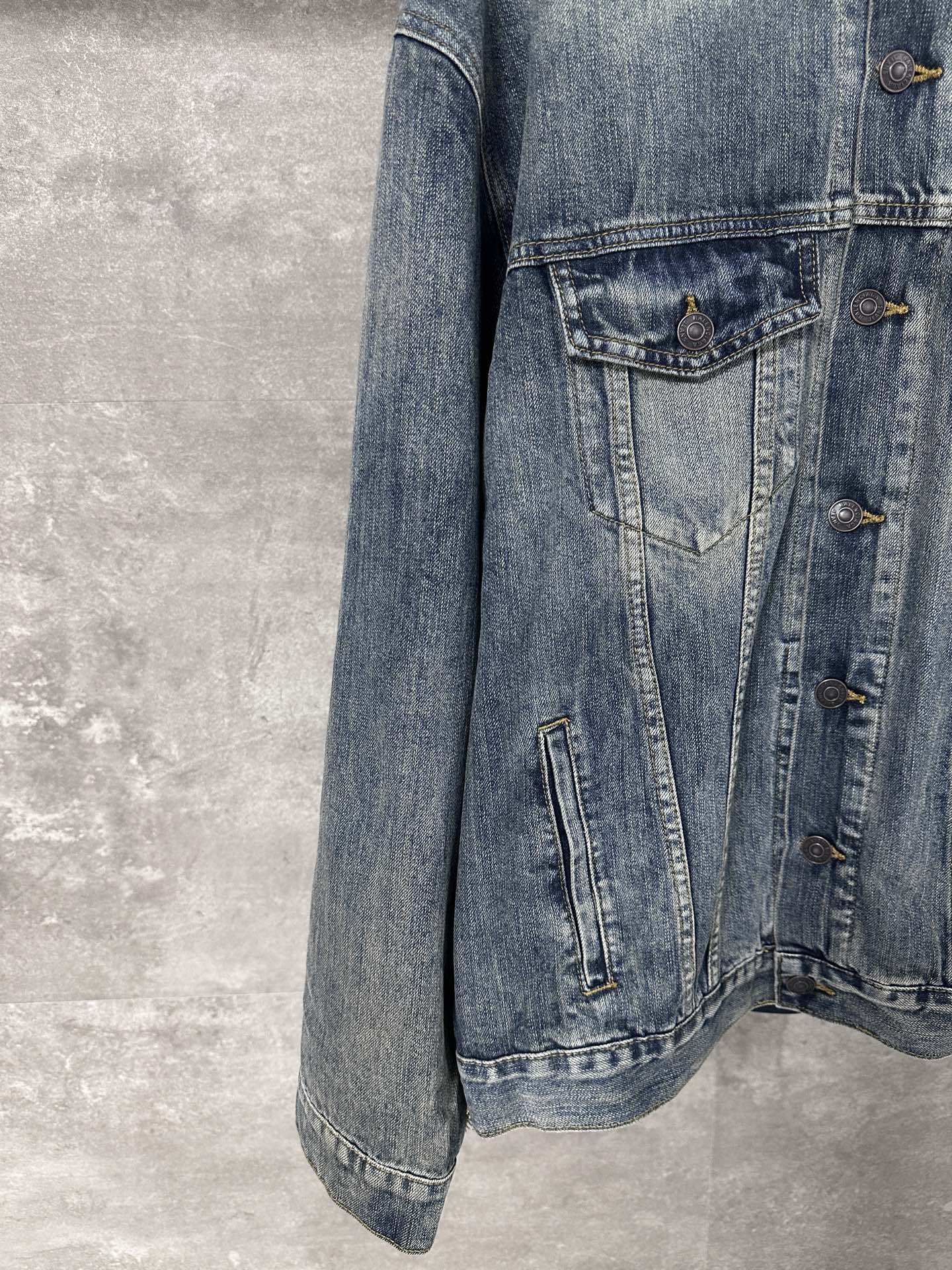 Balenciaga STENCIL TYPE HYBRID hooded jacket（783657THW254245）