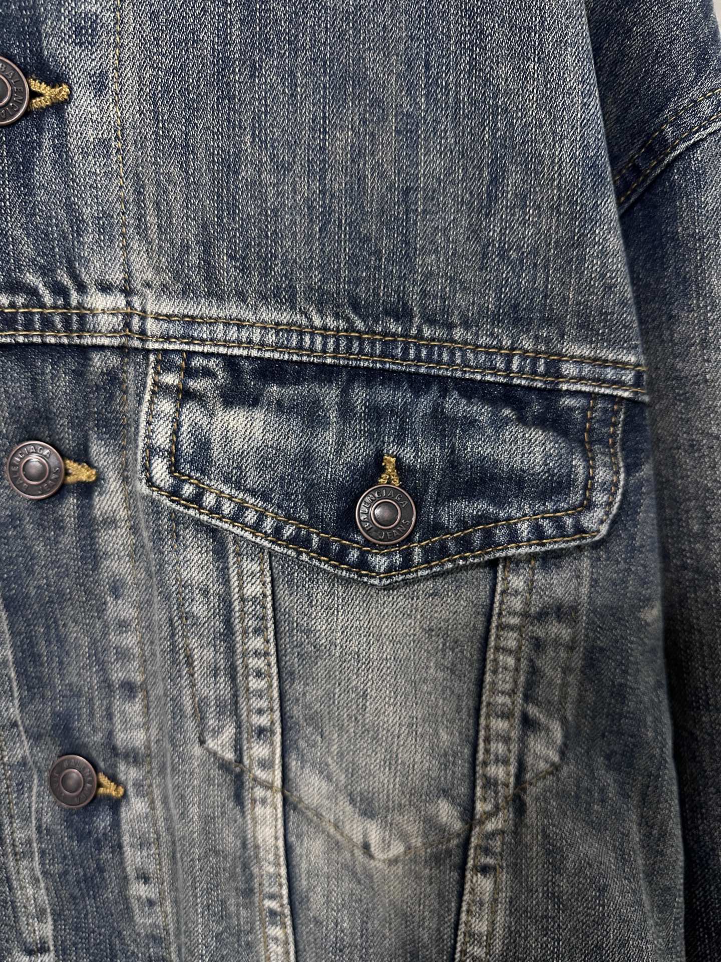 Balenciaga STENCIL TYPE HYBRID hooded jacket（783657THW254245）