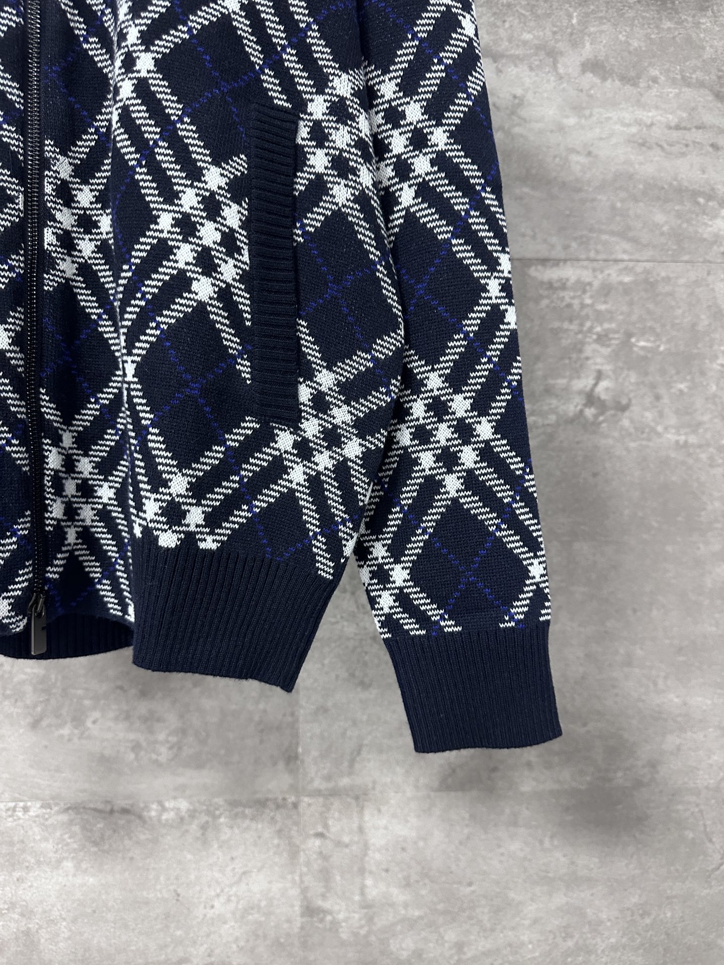 Burberry Check Wool Blend Bomber Jacket in Ink blue（81106321）