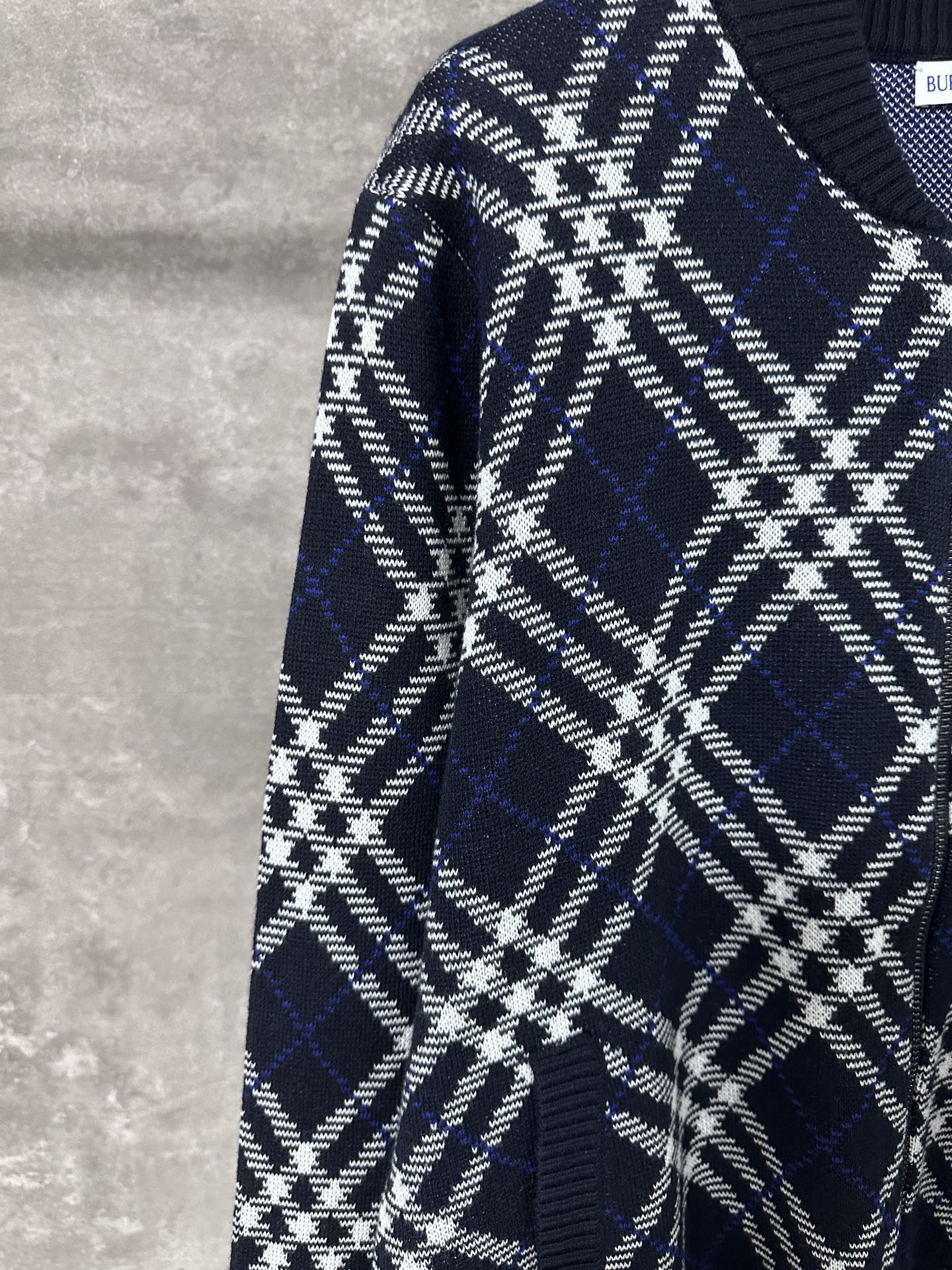 Burberry Check Wool Blend Bomber Jacket in Ink blue（81106321）