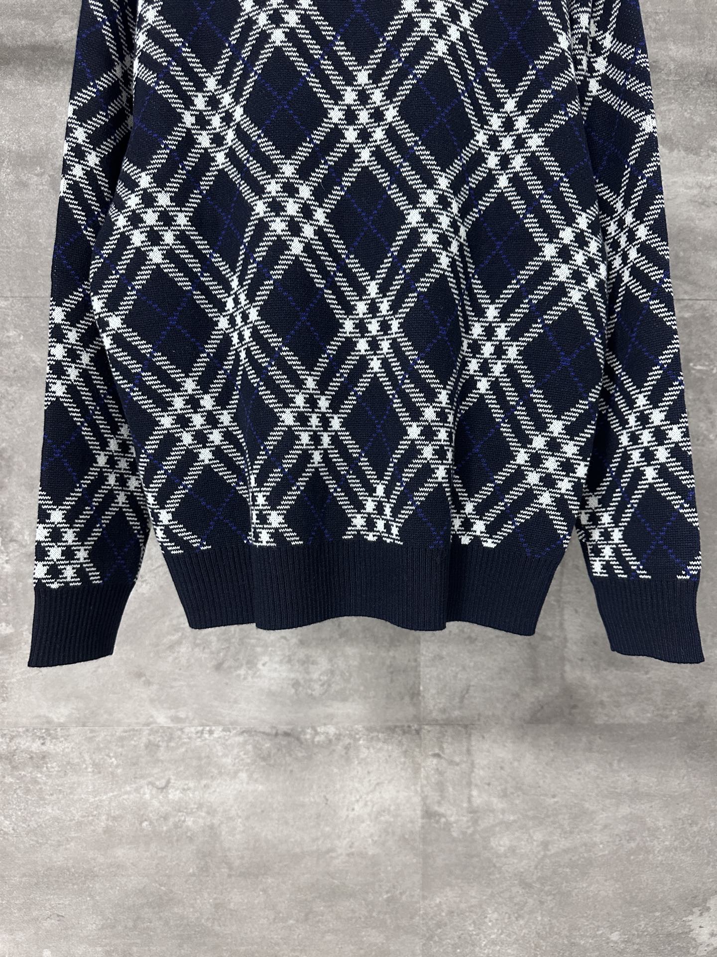 Burberry Check Wool Blend Bomber Jacket in Ink blue（81106321）