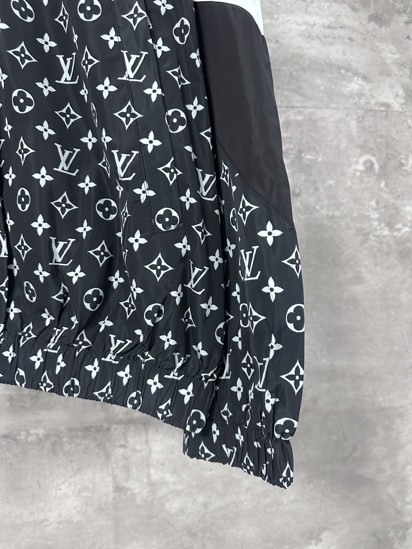 Louis Vuitton Monogram Printed Nylon Tracksuit Top（1AILQ2）