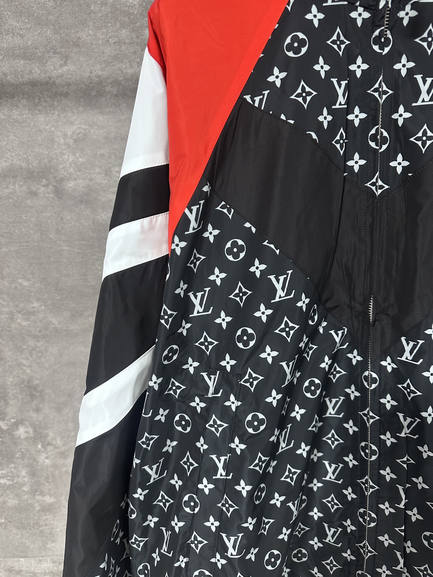 Louis Vuitton Monogram Printed Nylon Tracksuit Top（1AILQ2）