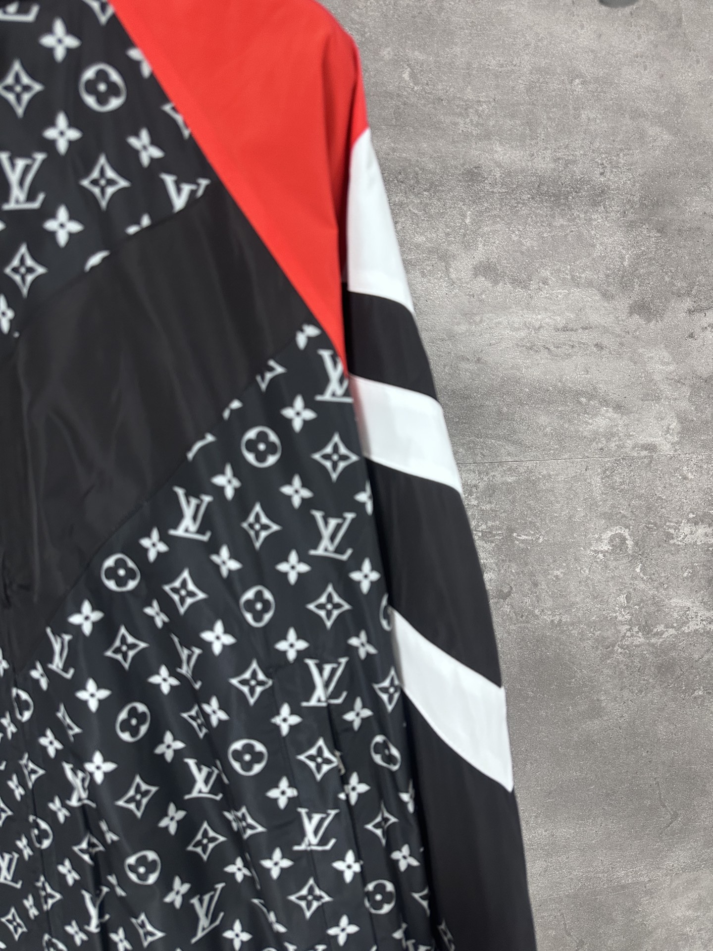 Louis Vuitton Monogram Printed Nylon Tracksuit Top（1AILQ2）