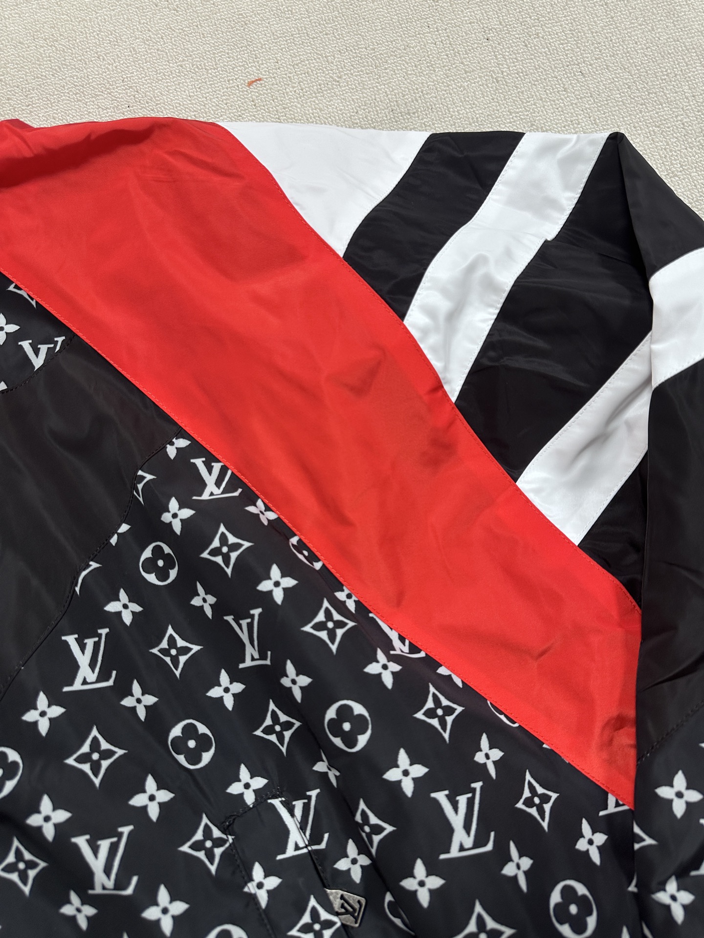 Louis Vuitton Monogram Printed Nylon Tracksuit Top（1AILQ2）