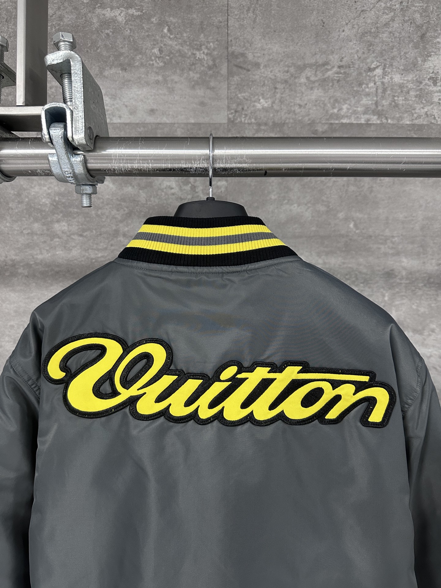 Louis Vuitton Satin Baseball Blouson（1AIMOE）