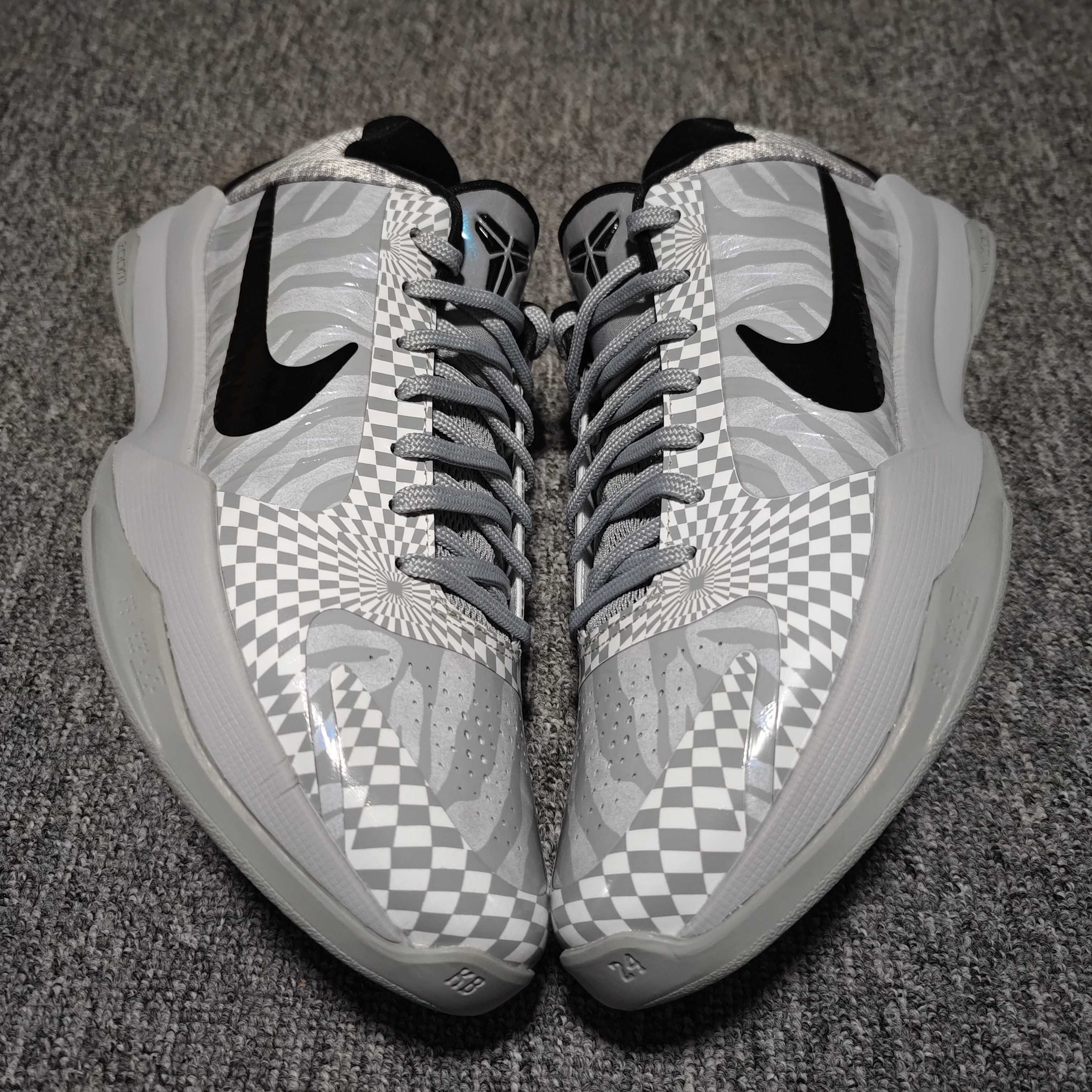 Nike Kobe 5 Protro Zebra PE "Wolf Grey"（CD4991-003）