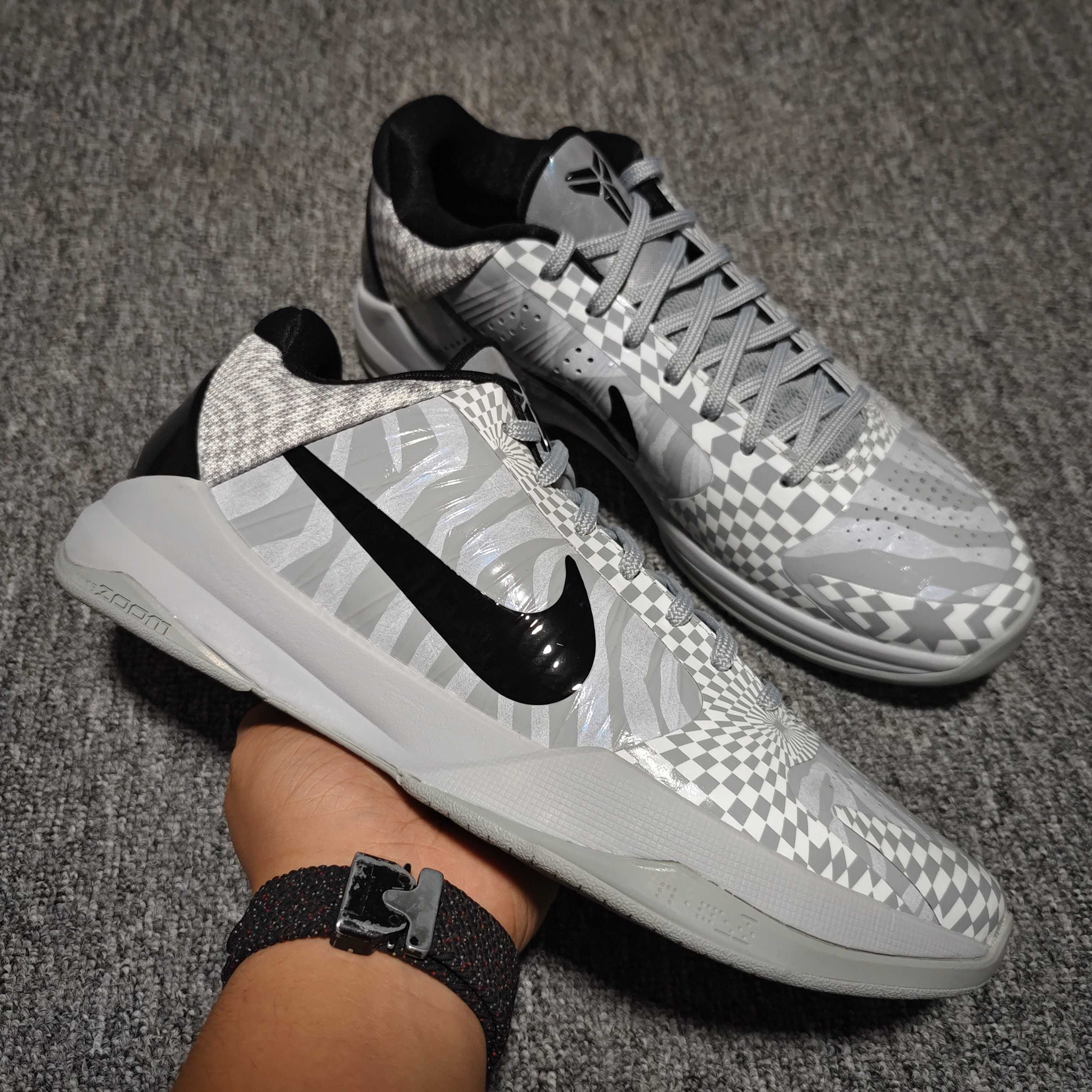 Nike Kobe 5 Protro Zebra PE "Wolf Grey"（CD4991-003）