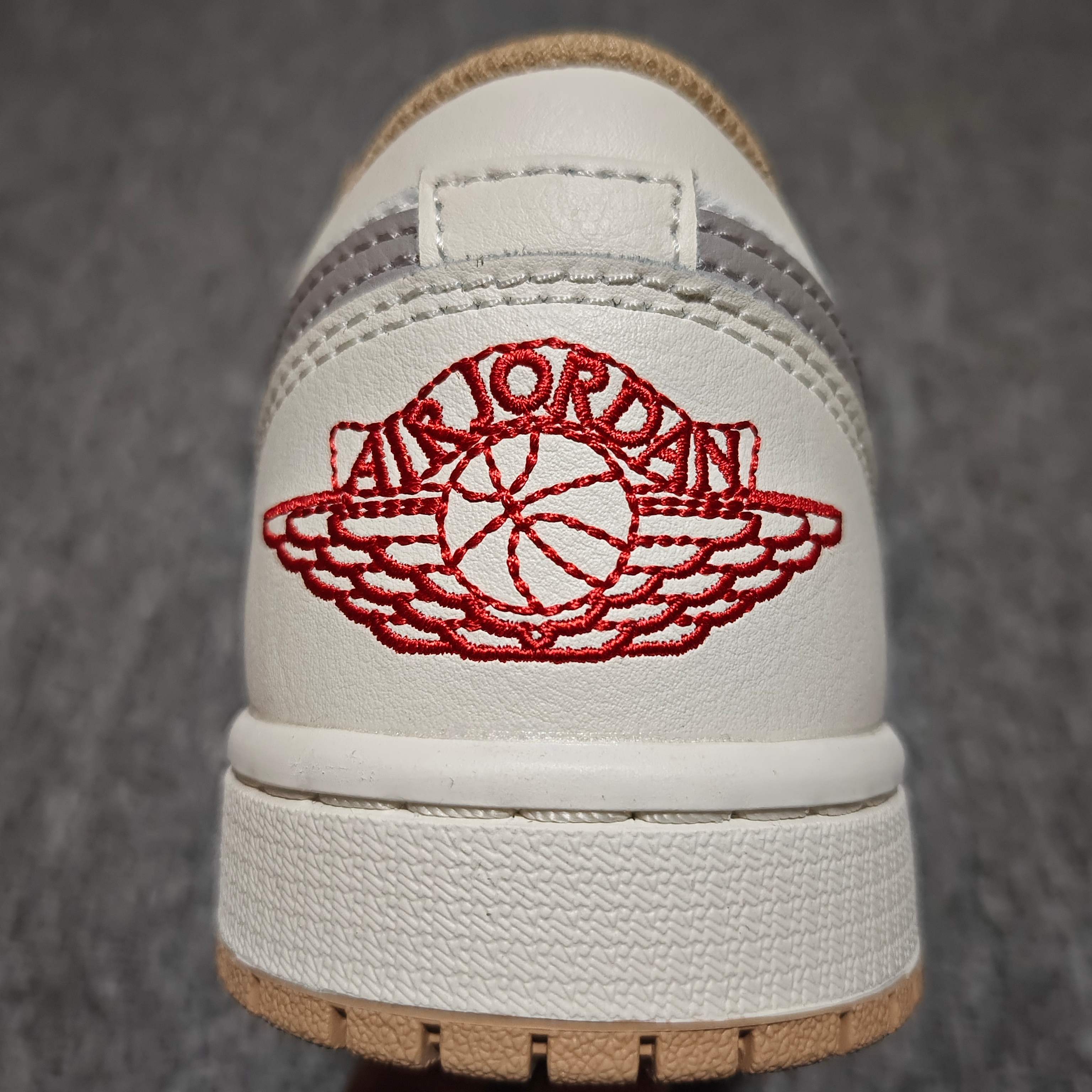 Nike Air Jordan 1 Low "Sail/Fire Red/College Grey/Hemp/Pale Ivory"（553558-169）