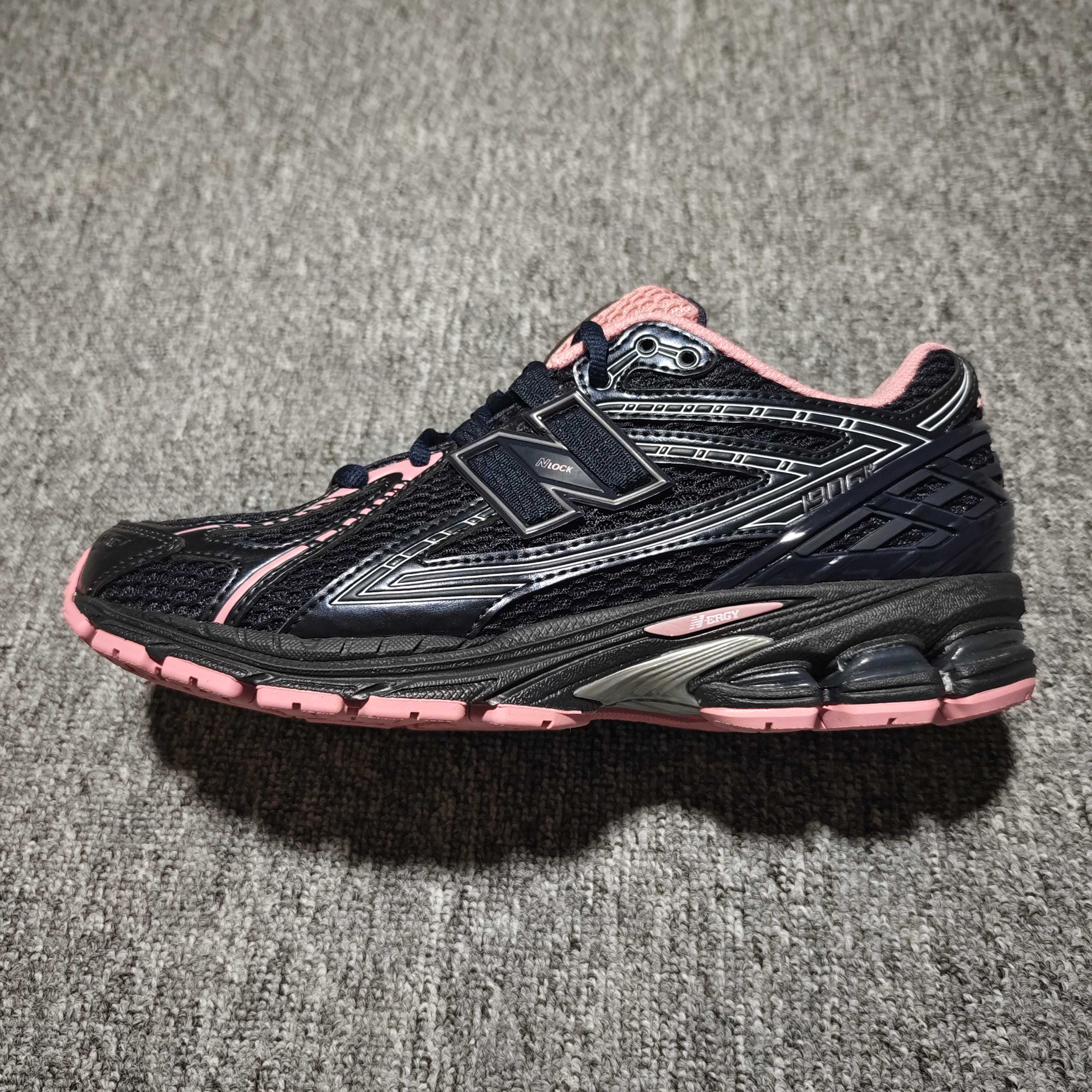 New Balance 1906R "Pink Taffy" (M1906RCU）