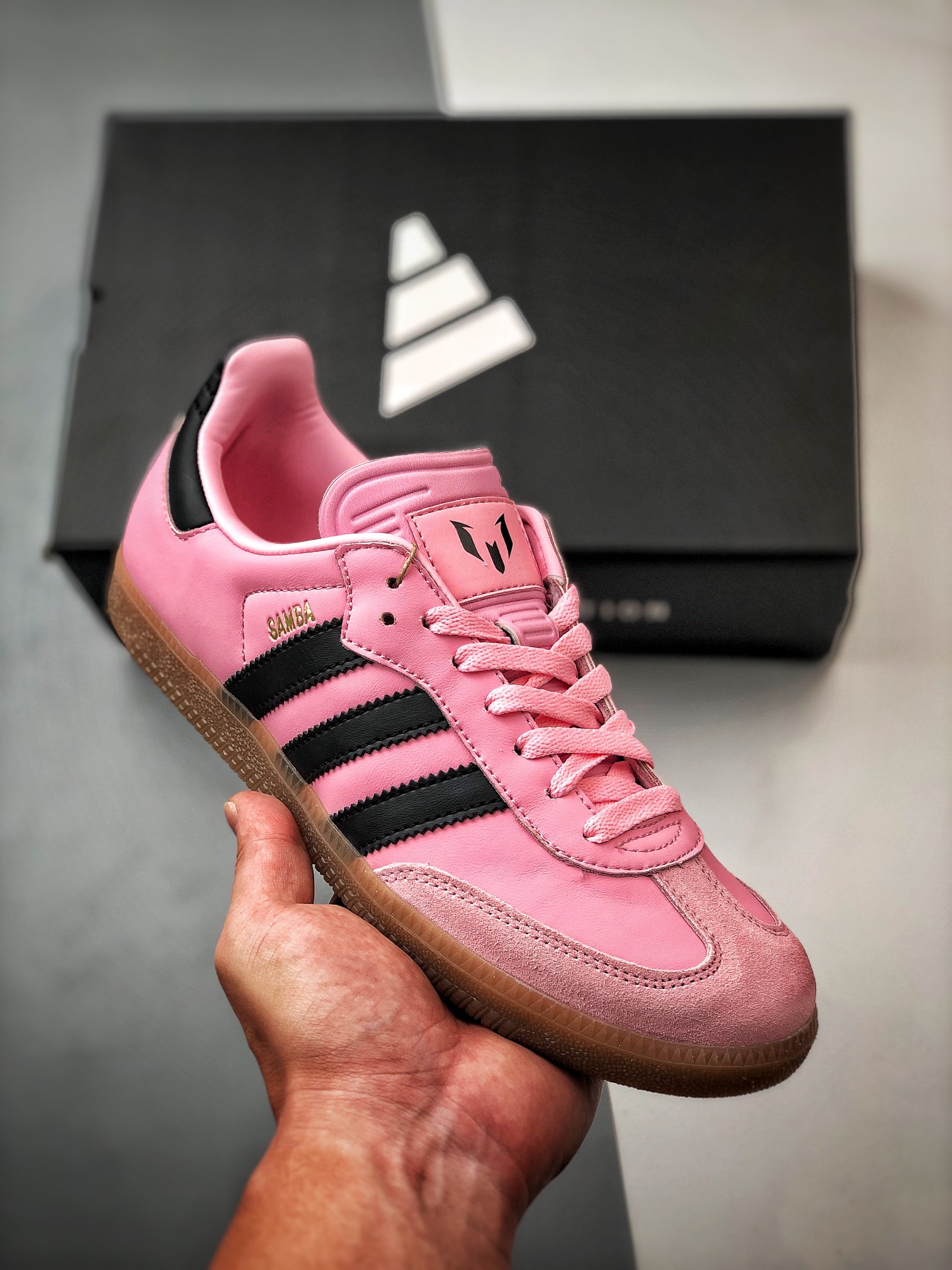 Inter Miami CF × adidas Originals Samba Messi "Light Pink/Core Black/Gum"（IH8158）