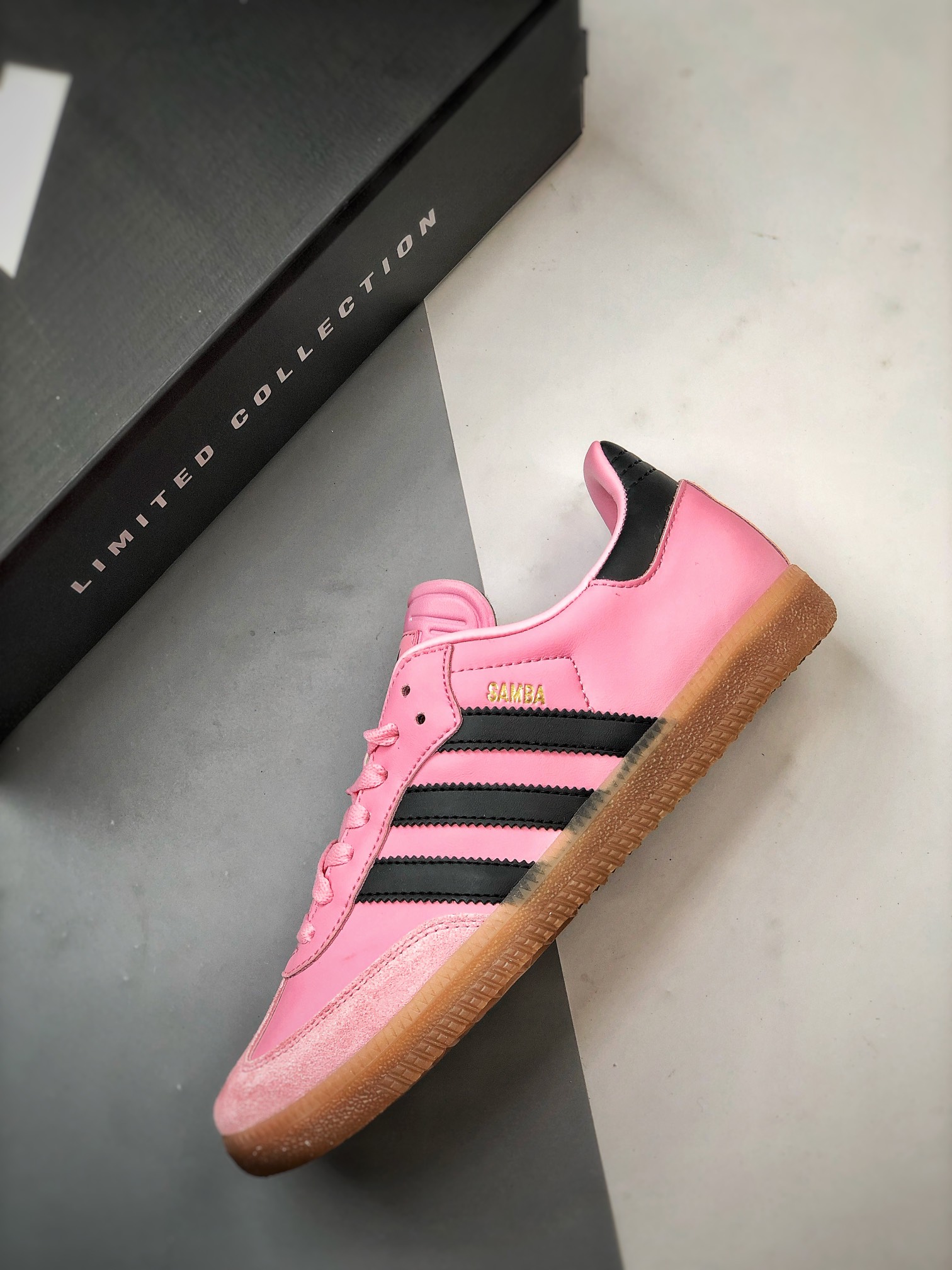 Inter Miami CF × adidas Originals Samba Messi "Light Pink/Core Black/Gum"（IH8158）