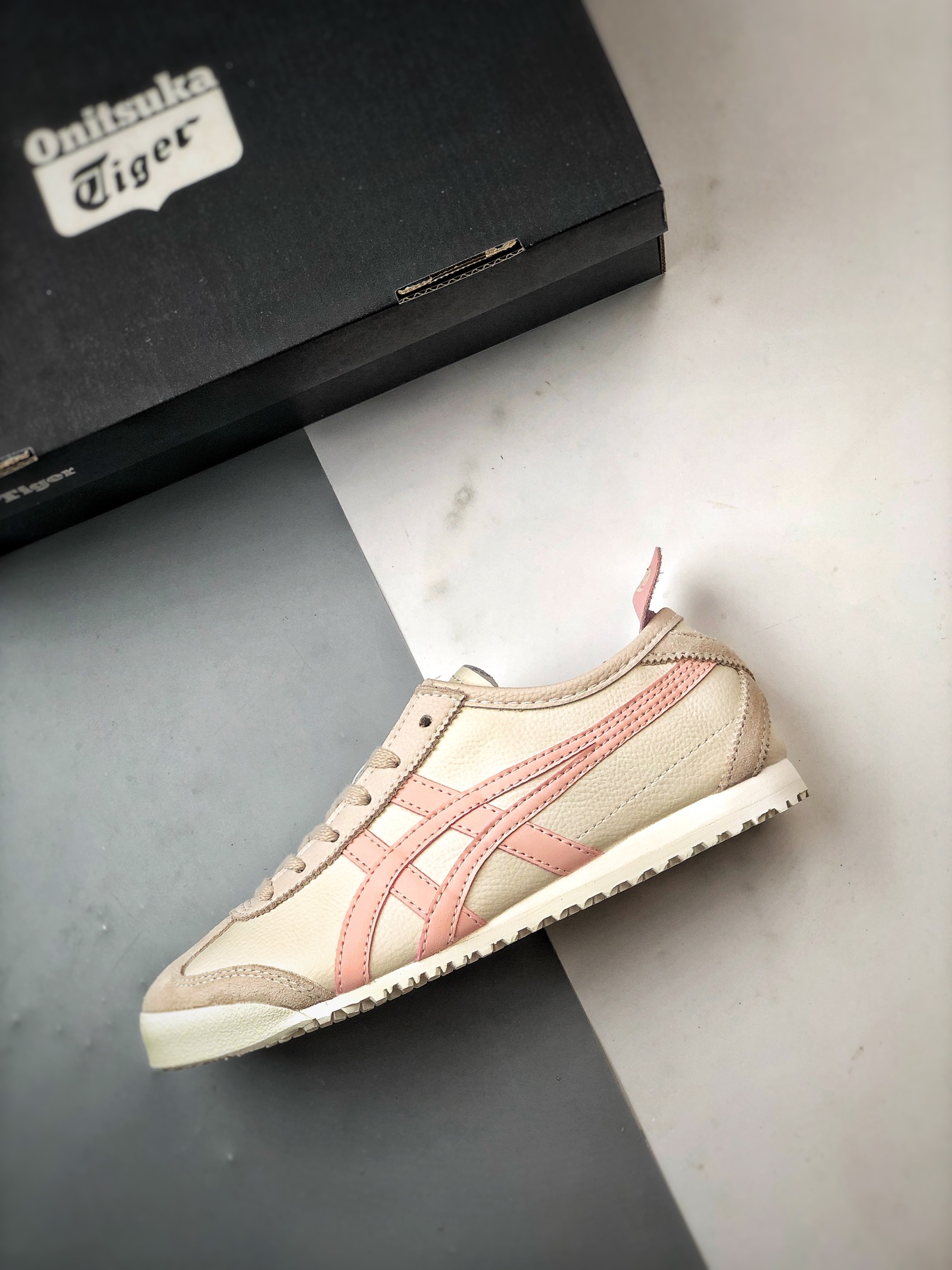 Onitsuka Tiger Mexico 66 "Oatmeal/Ginger Peach"（1183A201-254）