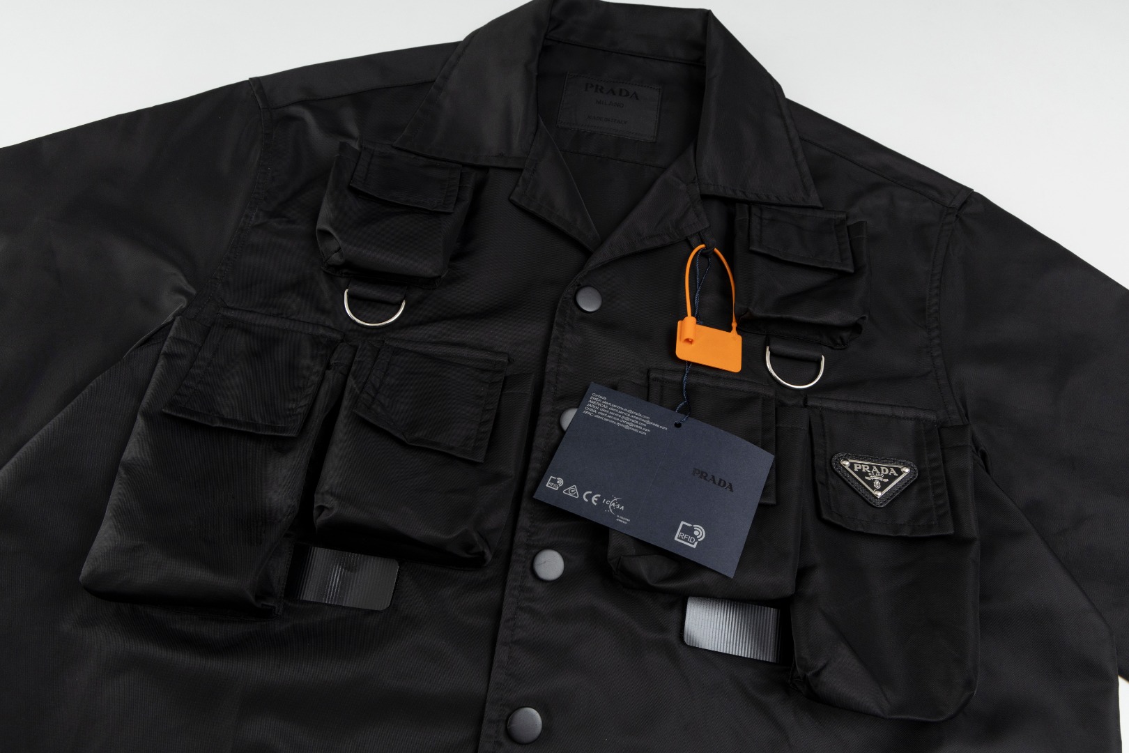 PRADA Triangle Plaque Short Sleeved Cargo Shirt(SC768-1WQ8_F0002-S-OOO）