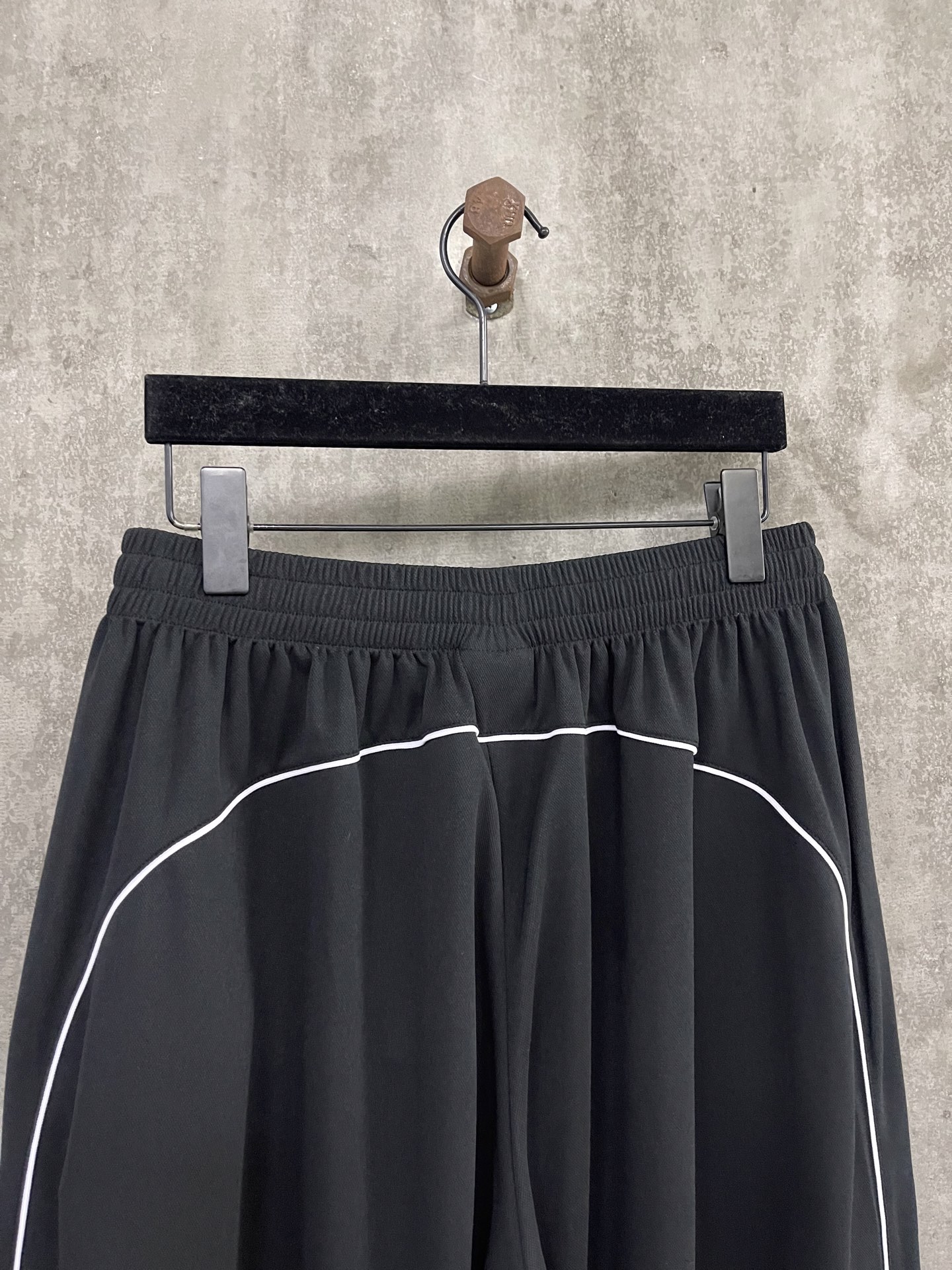 BALENCIAGA Shorts（767862TPVG21070）