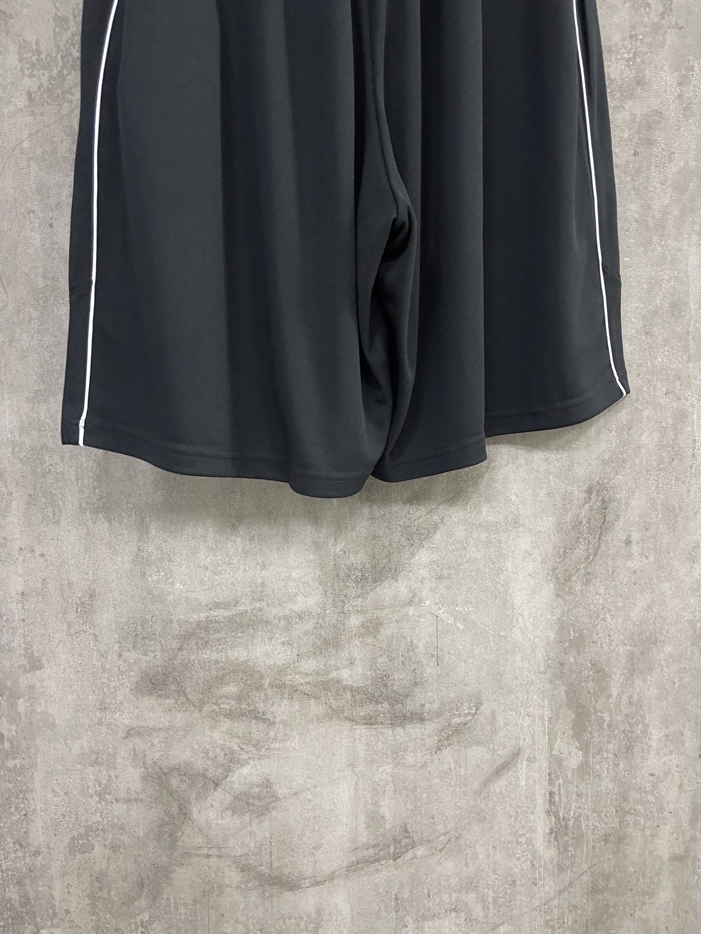 BALENCIAGA Shorts（767862TPVG21070）