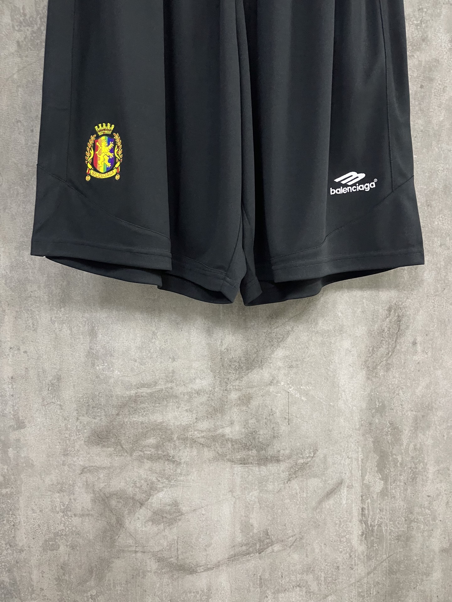 BALENCIAGA Shorts（767862TPVG21070）