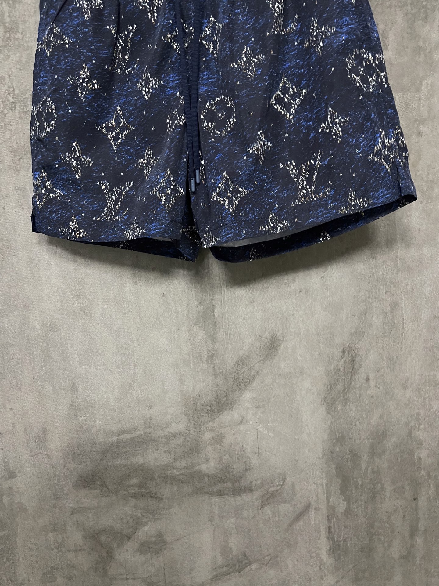 Louis Vuitton Printed Monogram Swim Shorts (1AHVZ9）