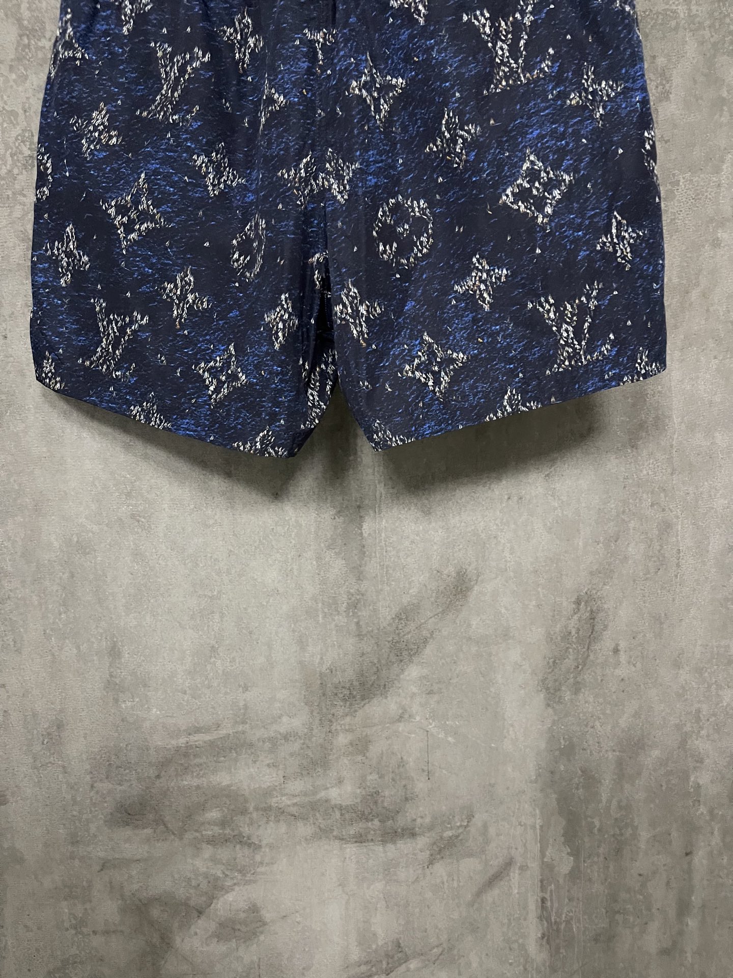 Louis Vuitton Printed Monogram Swim Shorts (1AHVZ9）