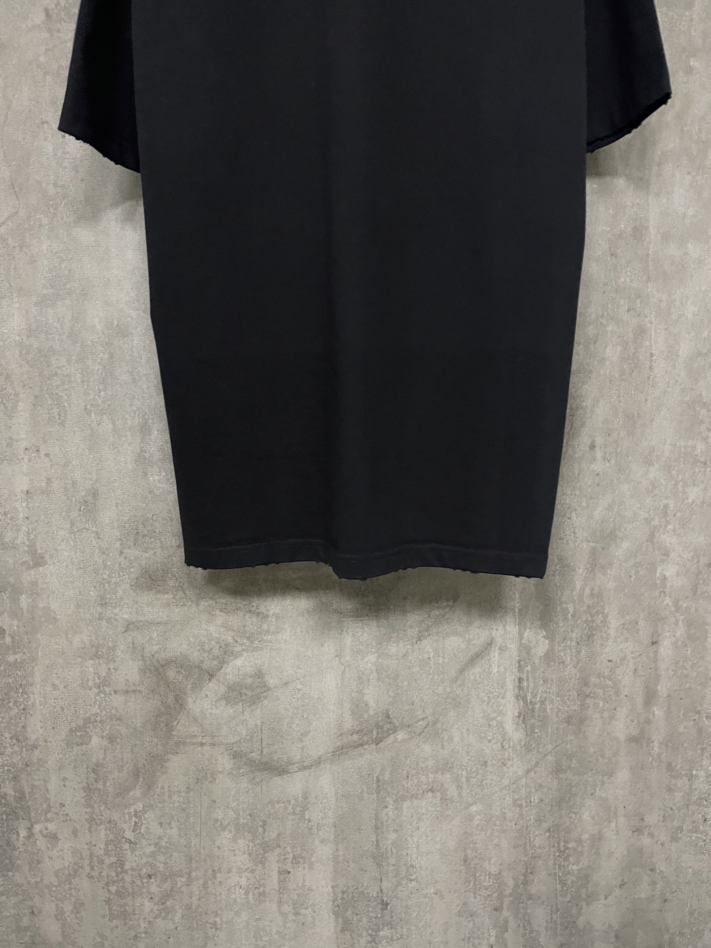 BALENCIAGA BACK T-SHIRT MEDIUM FIT (764235TOVJ61083）